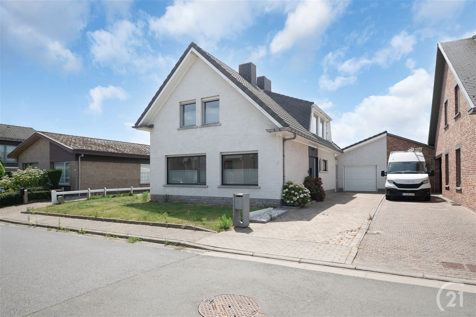 Instapklare woning met zonnige tuin en vlotte bereikbaarheid foto {{pictureIndex}}