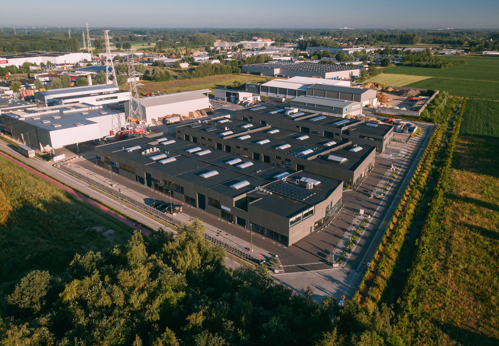 KMO-unit van 216 m² en 3 parkeerplaatsen foto 3