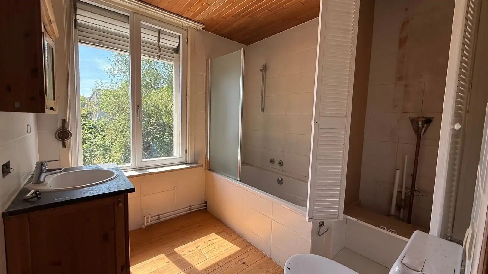 HOB met 4 slaapkamers en grote tuin foto 19