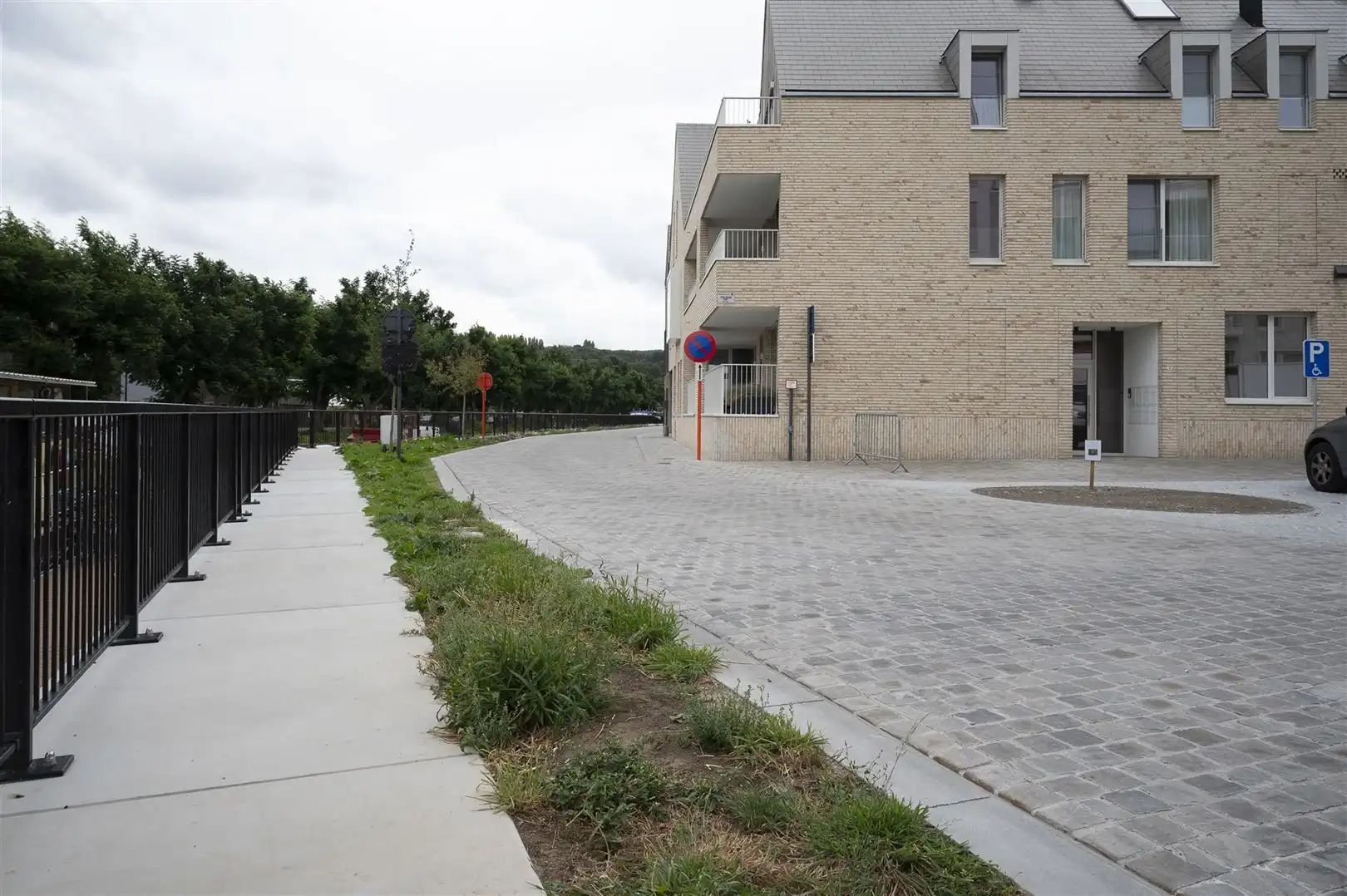 Gelijkvloers nieuwbouw appartement te huur  foto {{pictureIndex}}