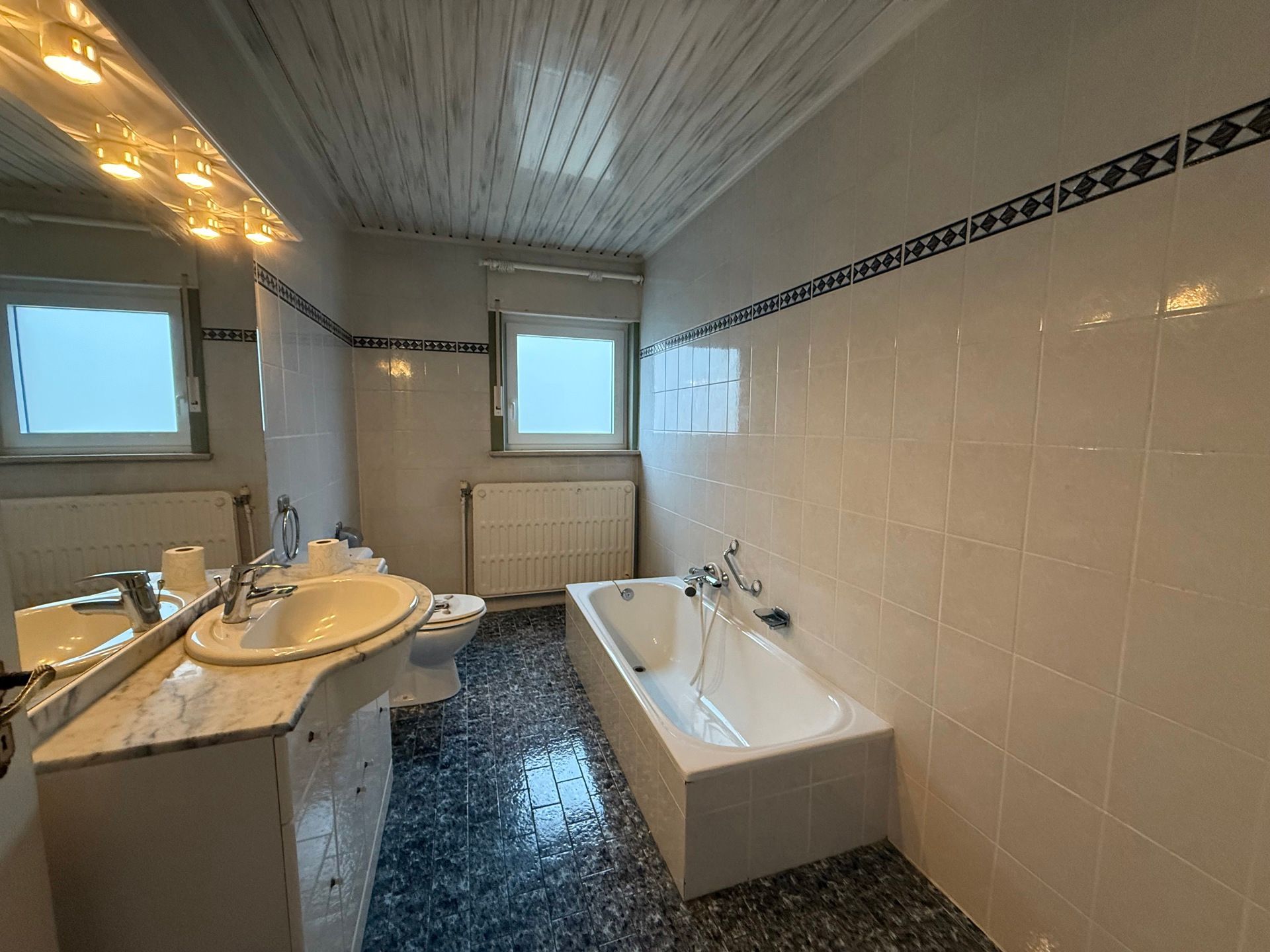 WANZELE - Ruime HoB met tuin & garage. foto 10