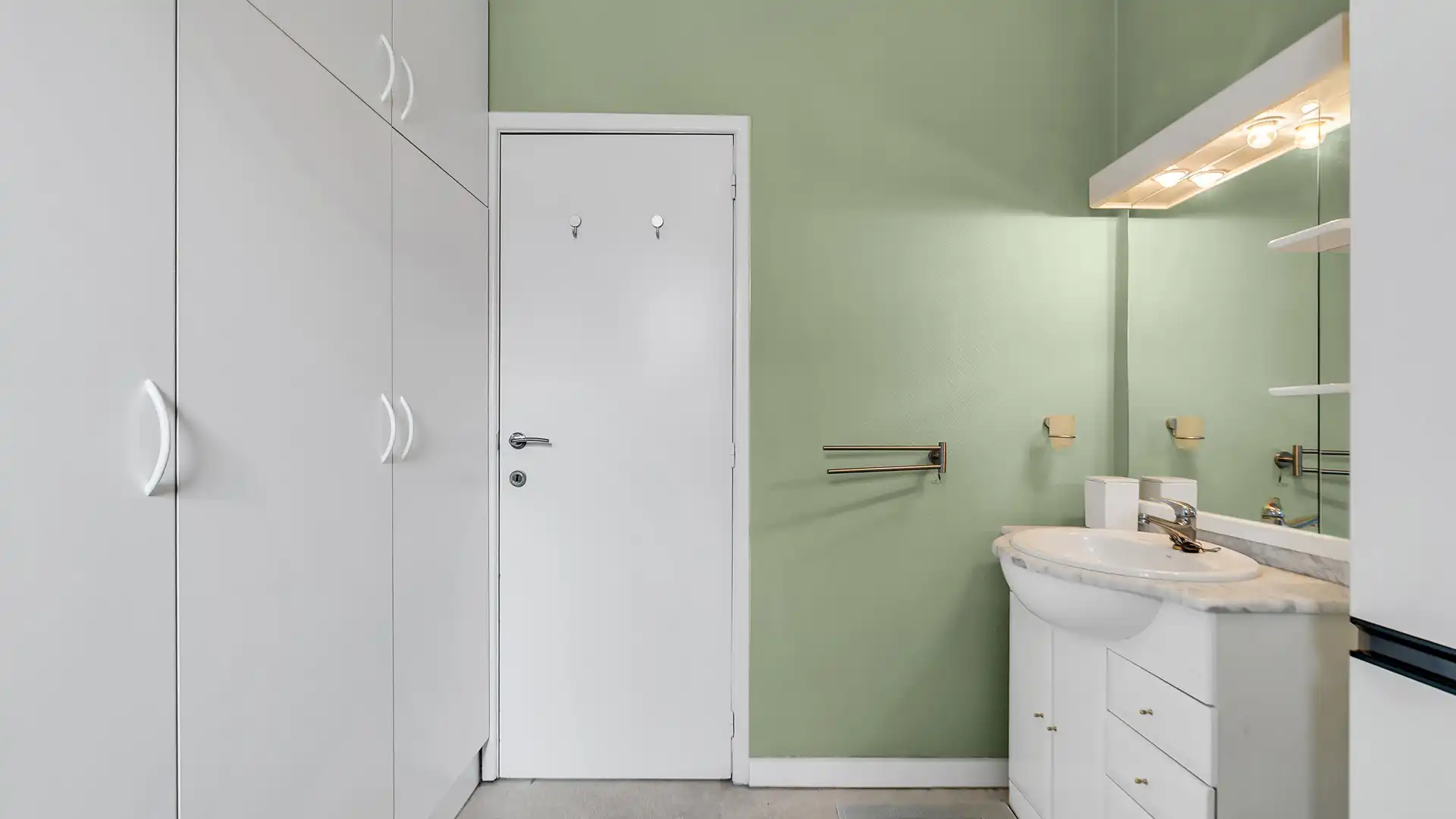 Op te frissen woning met 3 slpkrs te Maasmechelen foto 10