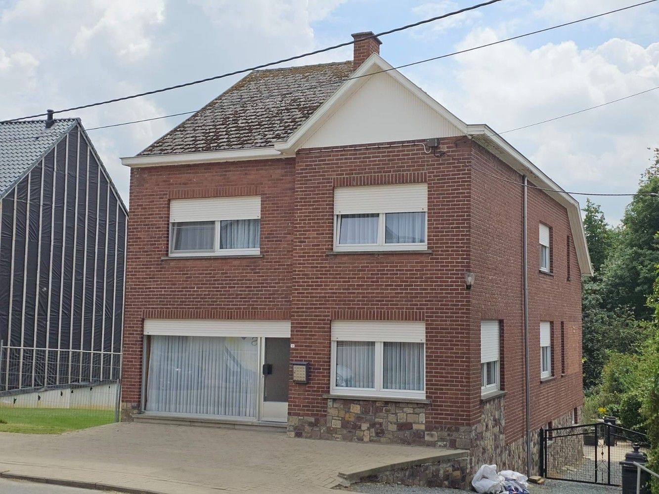 Ruime, solide woning met grote kelder, terras en tuin foto 2