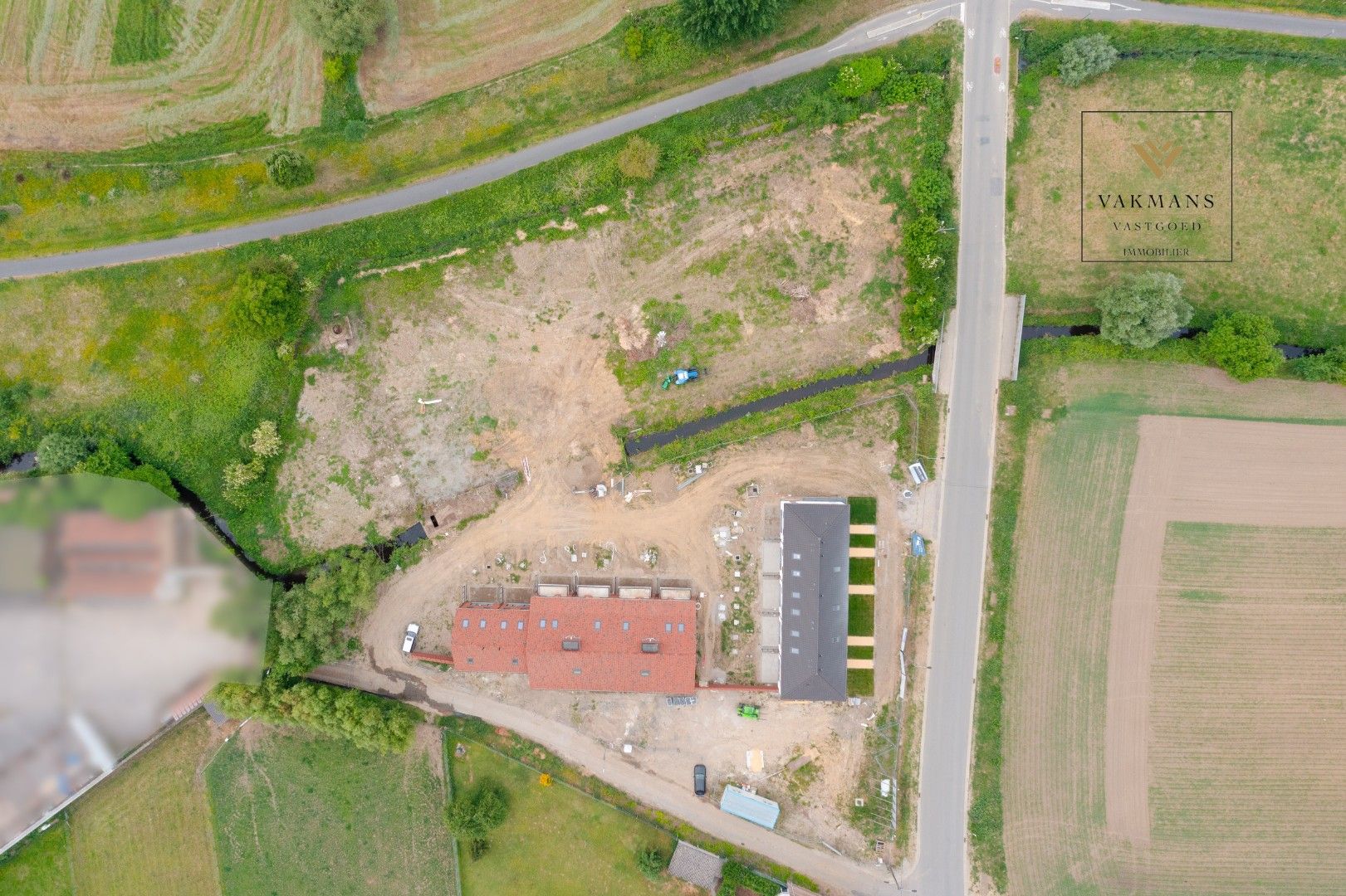 Een landelijke nieuwbouwwoning met zichten op de heuvels foto 17