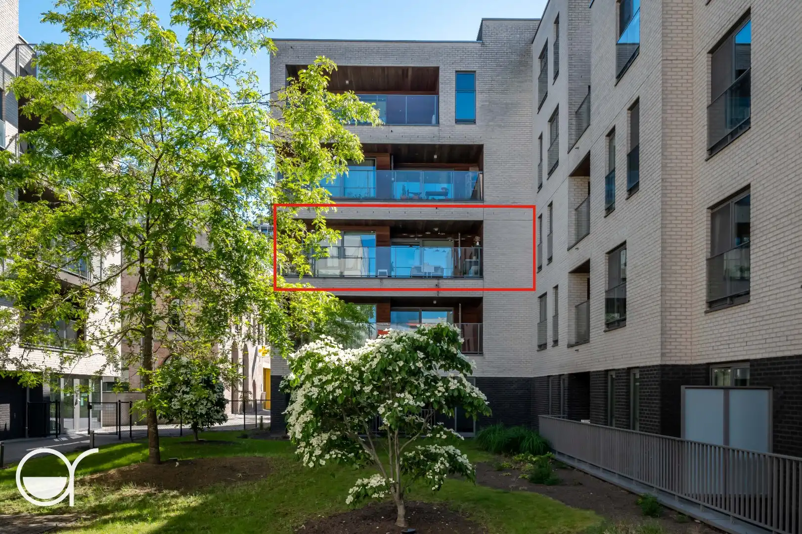 2 slaapkamerappartement met groot terras foto {{pictureIndex}}