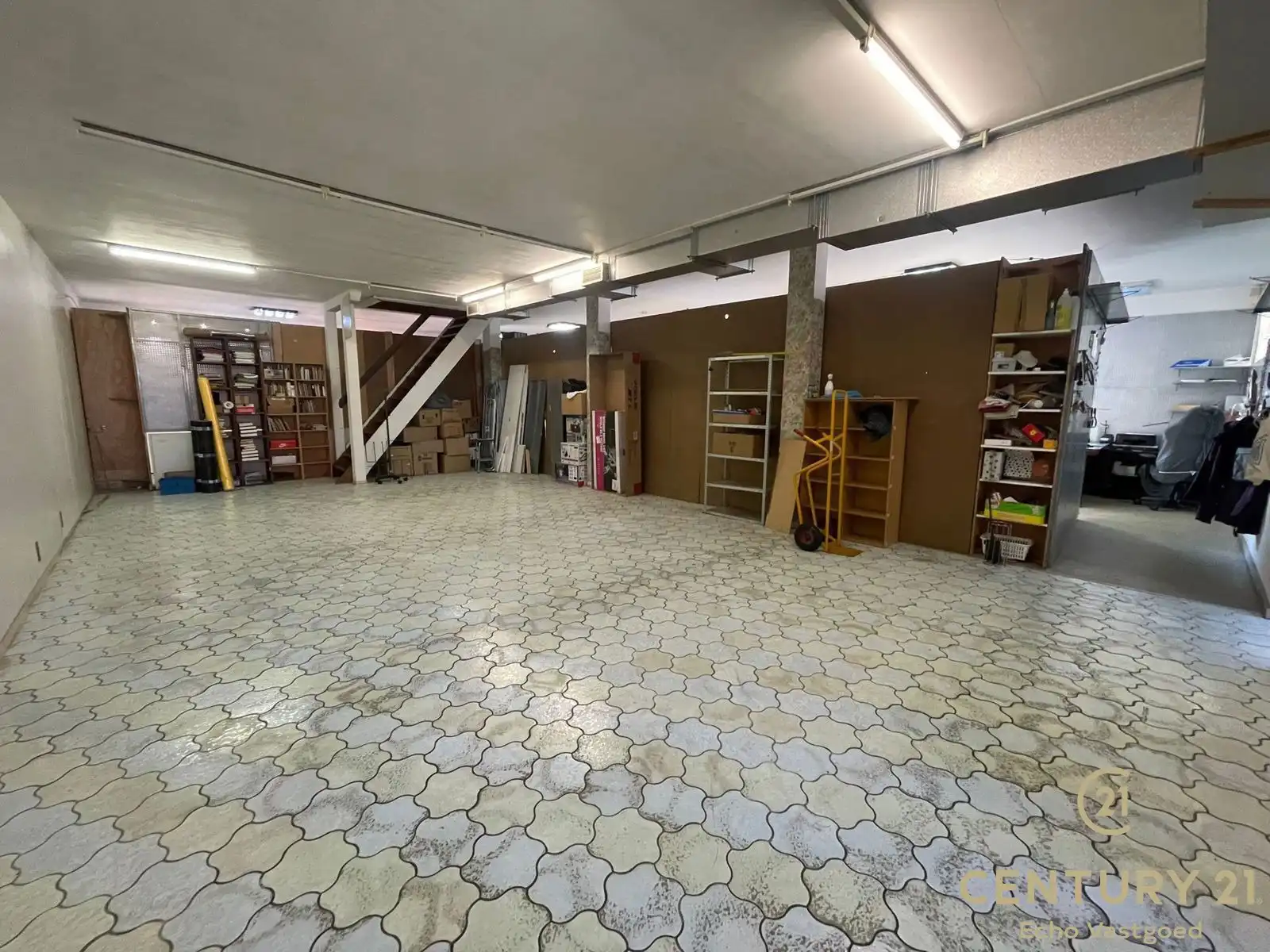 Praktisch magazijn op een uitstekend bereikbare locatie foto 3