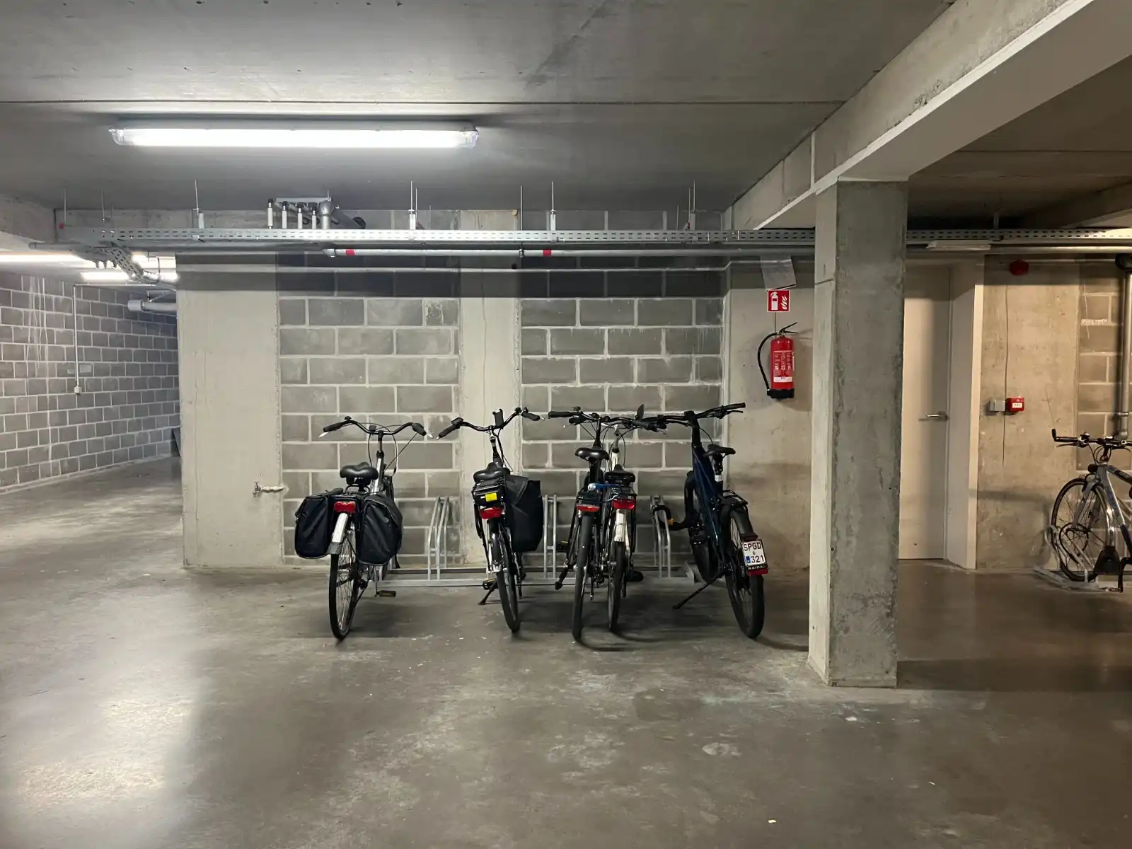 Gezellig en lichtrijk appartement met 2 slaapkamers, terras en staanplaats in hartje Waregem foto 20