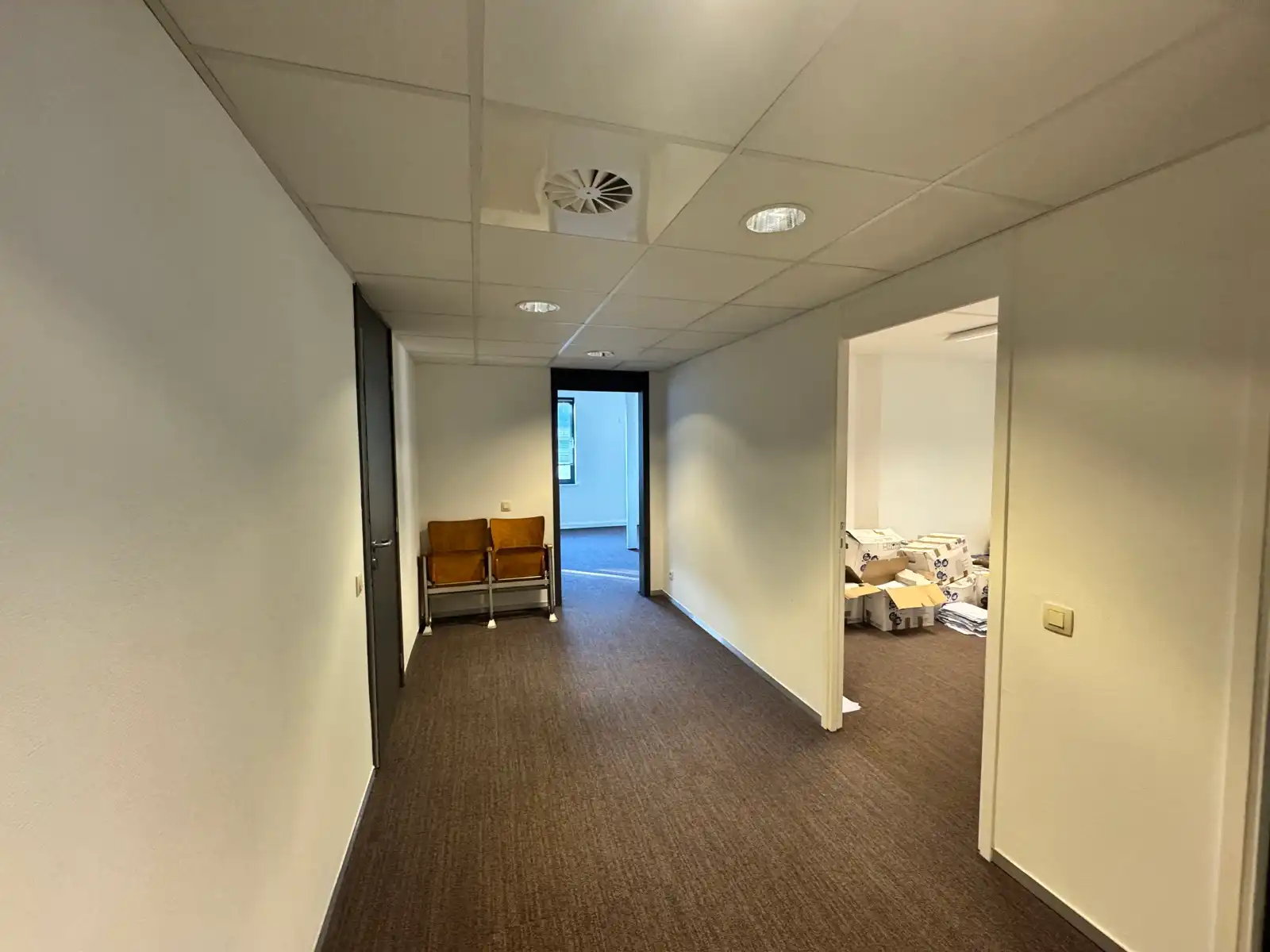 KANTOOR MET PARKING TE HUUR OP DE BISCHOPPENHOFLAAN foto 8