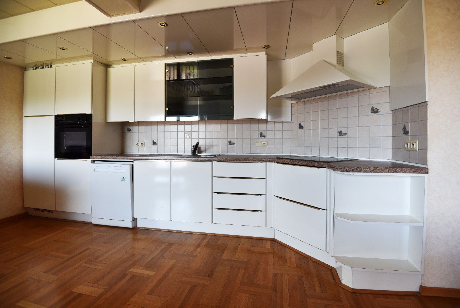 Ruime serviceflat (80m²) met 2 slpks,  2 terrassen en ruime garage (21m²) te Maldegem foto 5