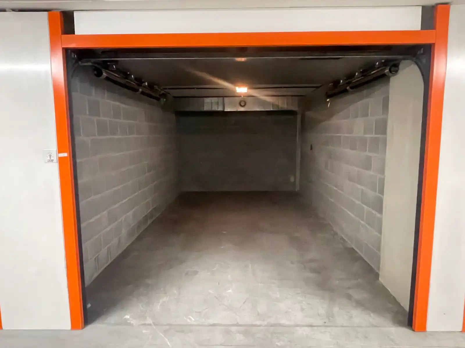 Makkelijk inrijdbare garagebox op niveau -2 onder de Minigolf foto 6