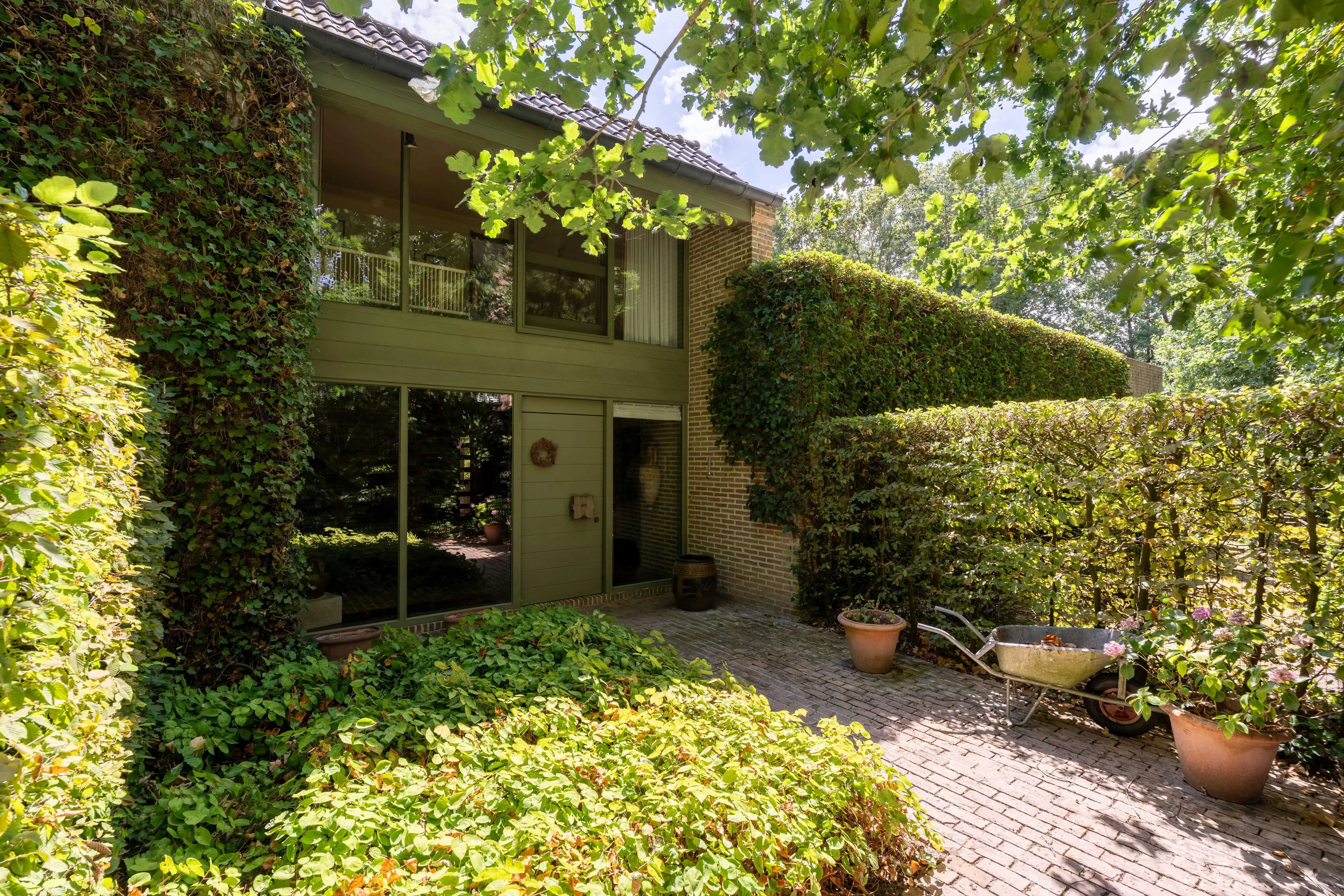Architecturale villa gelegen in Varsenare foto 3