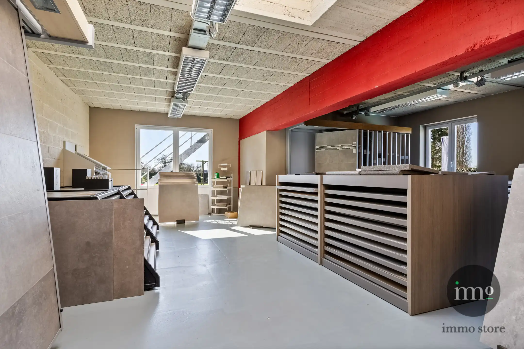 MULTIFUNCTIONEEL volledig gerenoveerd gebouw met bijgebouw, 7 slaapkamers, appartement, tuin en zwembad! foto 21