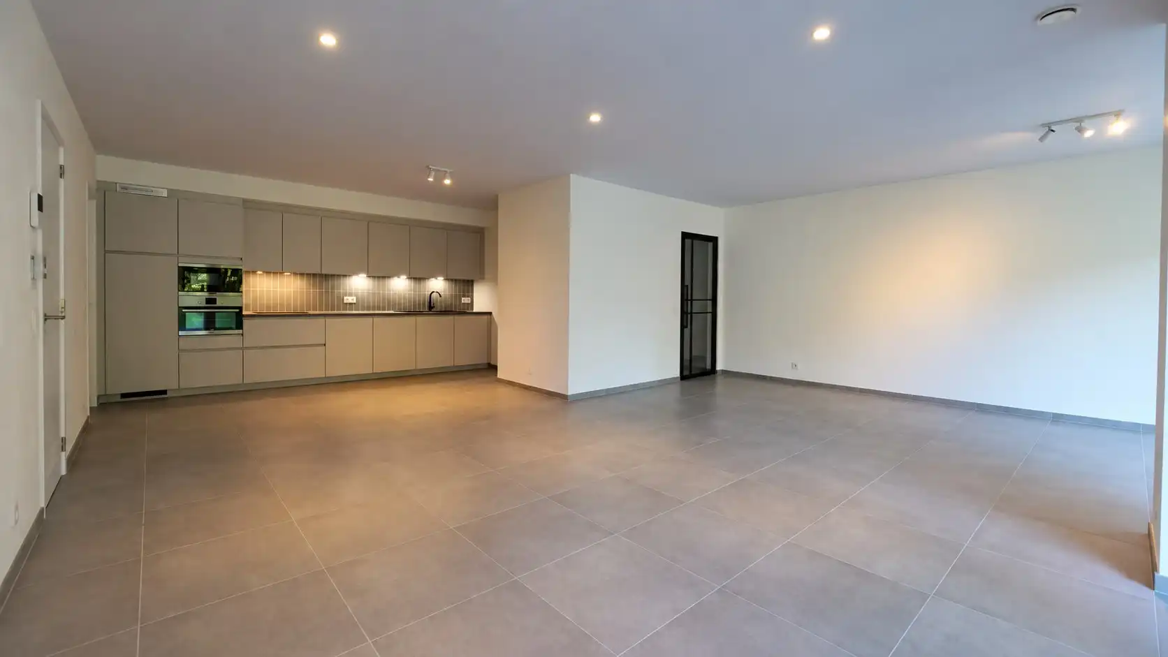 Modern en energiezuinig appartement met ruim terras in groene omgeving foto 7