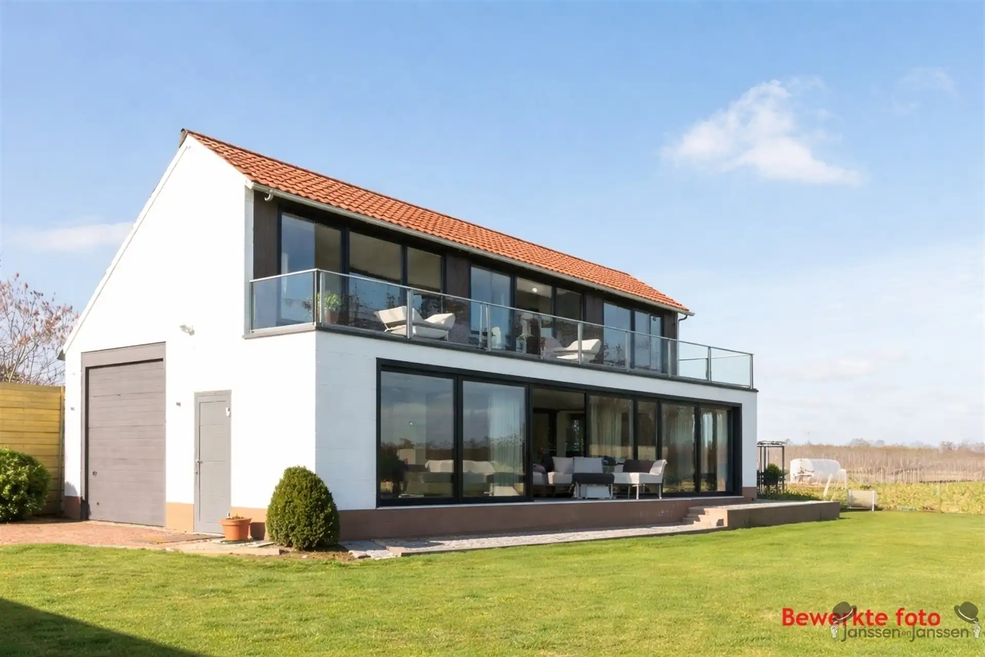 Rustig gelegen woning met prachtig uitzicht foto 17