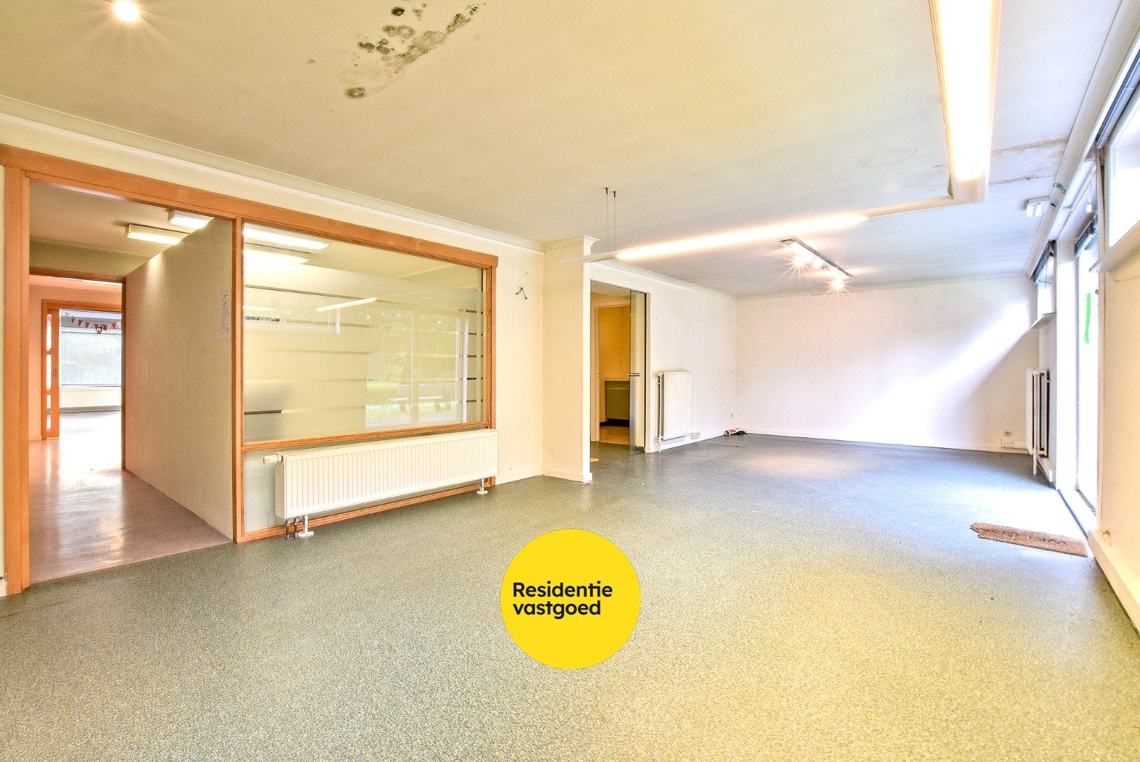 Centraal gelegen handelsruimte (148 m²) in centrum Diksmuide! foto 7