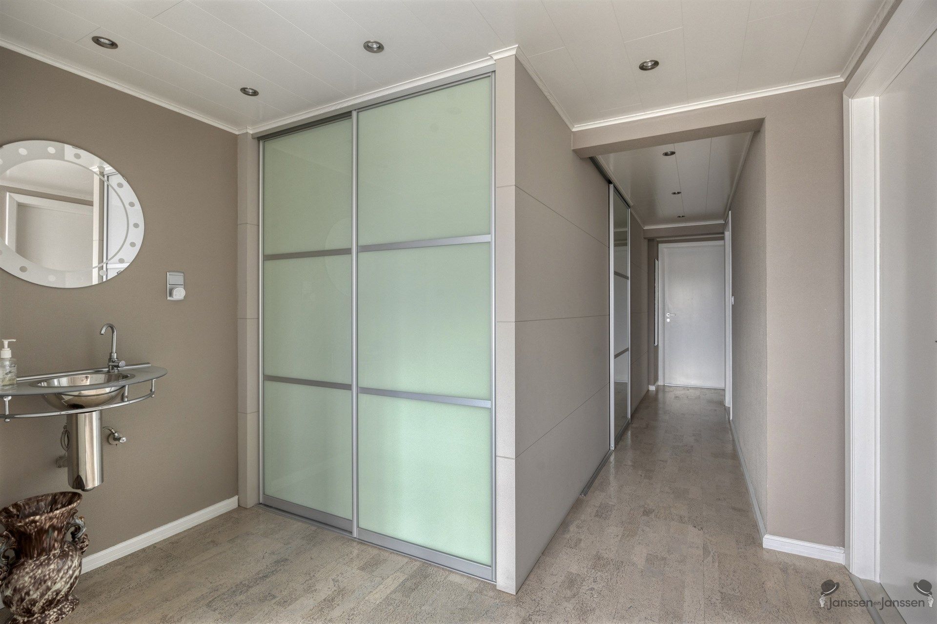 Schitteren gelegen appartement in centrum van Neeroeteren foto 17