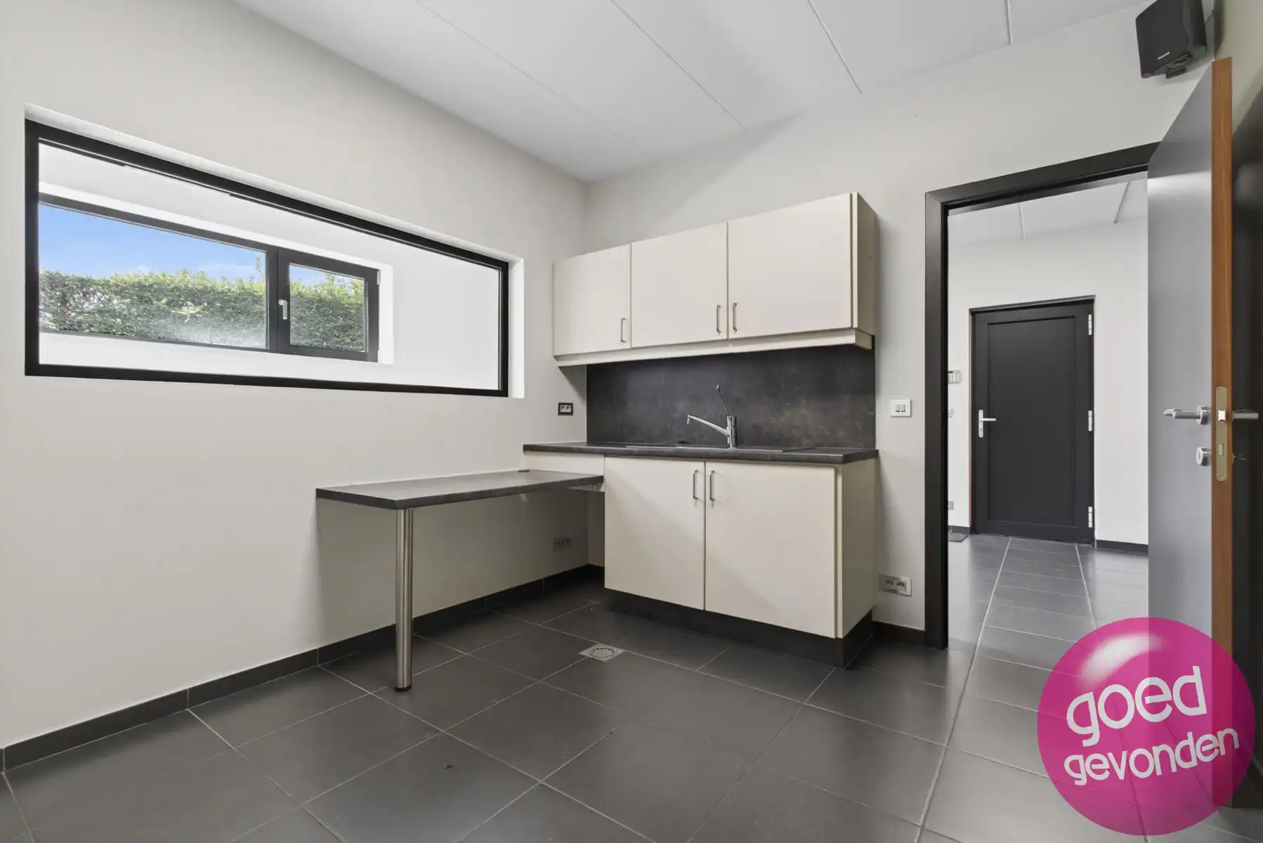 HANDEL-KANTOOR 140 M² - INSTAPKLAAR - PARKING  foto 9