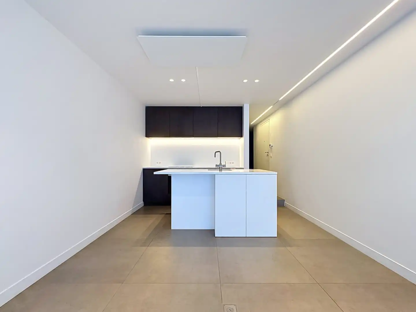 Gelijkvloers appartement op 50m van het strand. foto 2