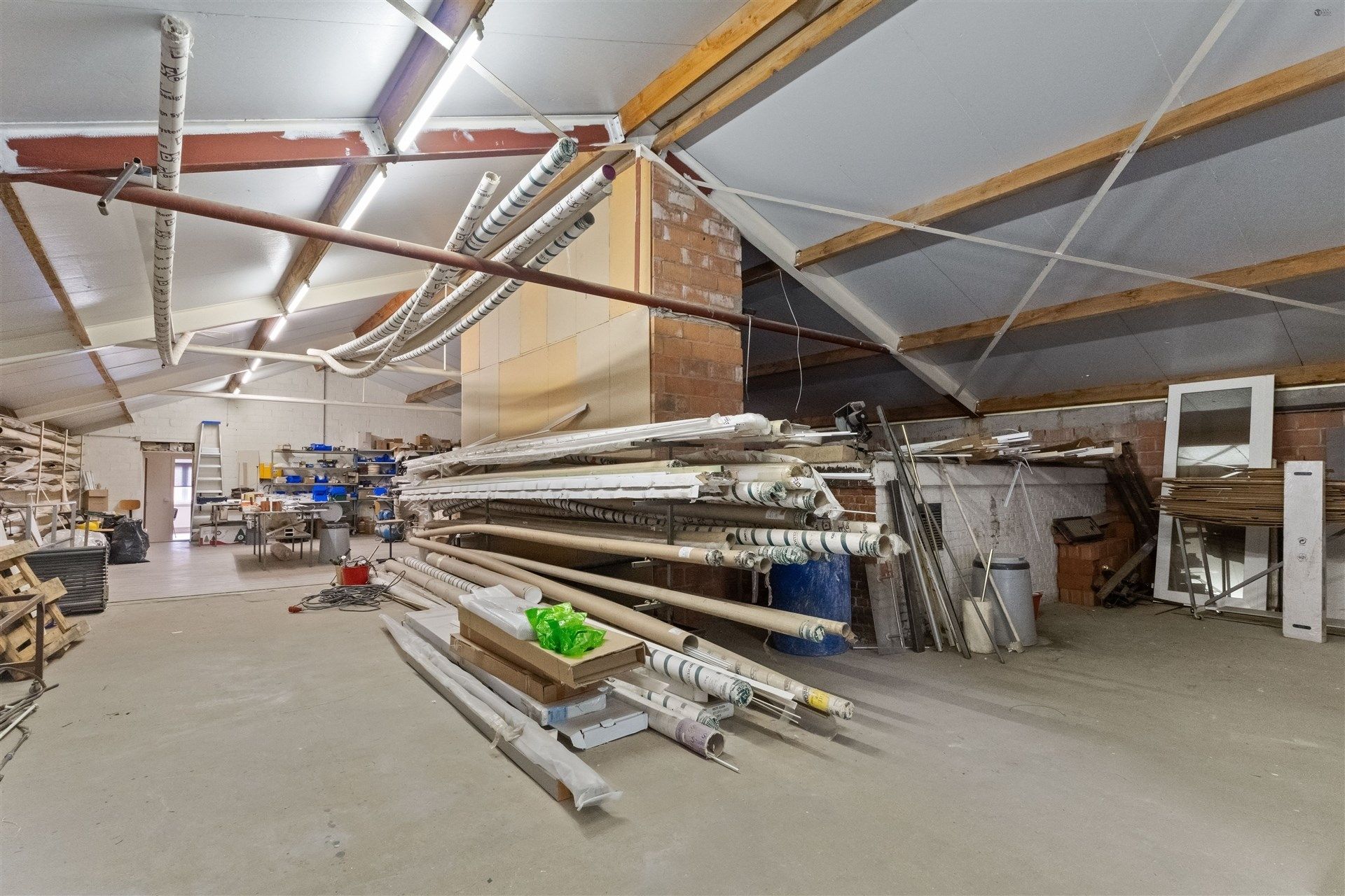 degelijk onderhouden atelier + woonst foto 4