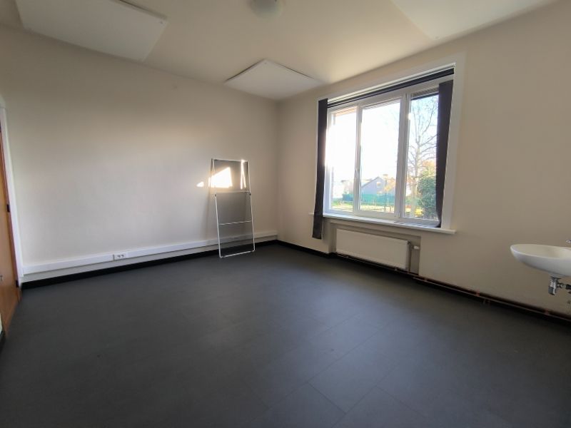 Ruime alleenstaande woning foto 19