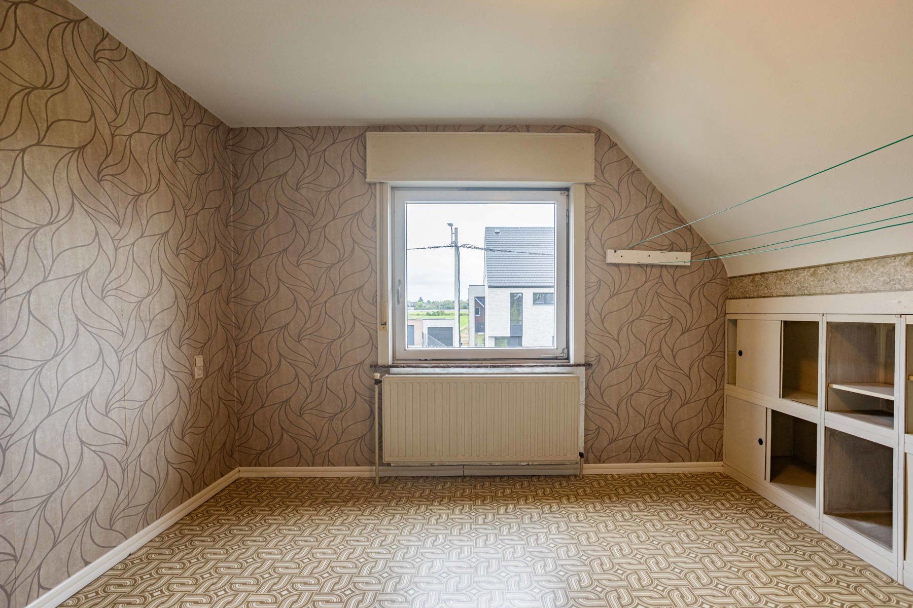 Ruime gezinswoning met 5 SLPK en bureau foto 21