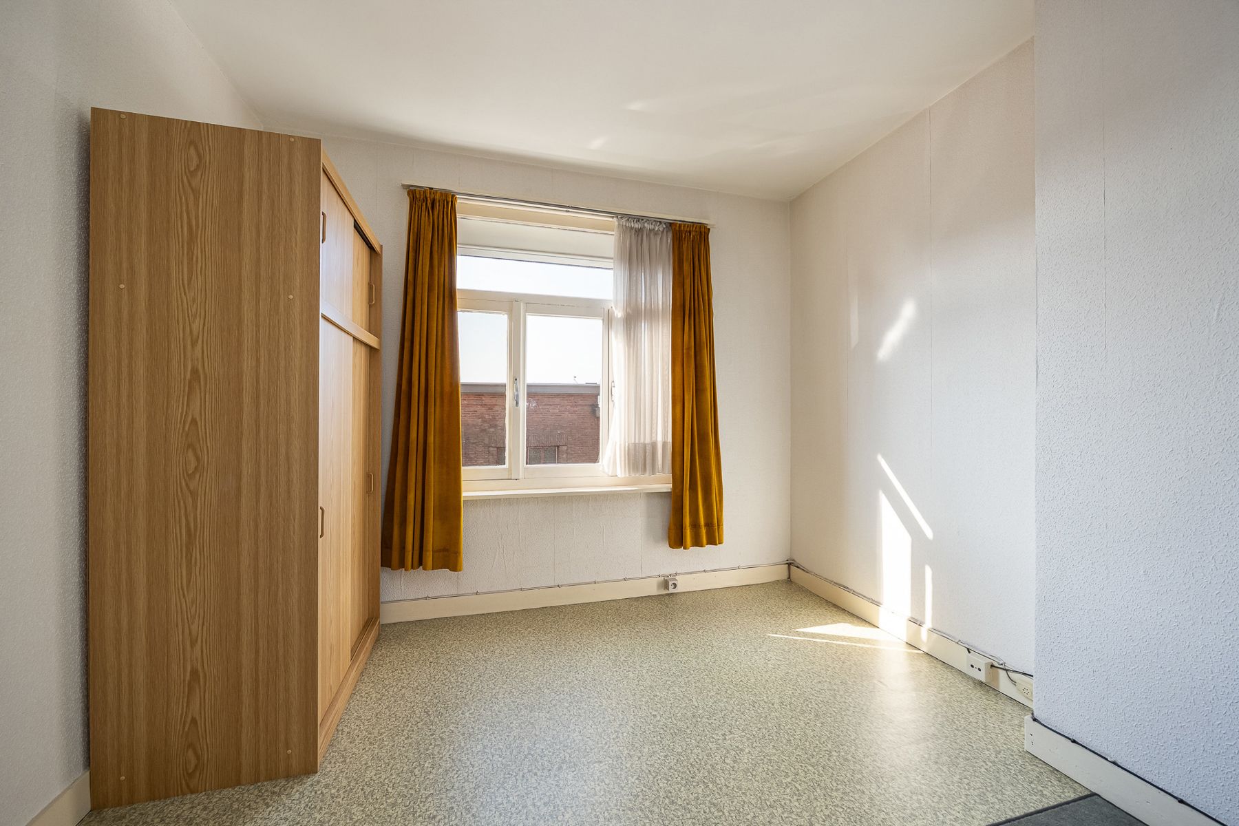 Goed onderhouden woning met stadskoer. foto 12