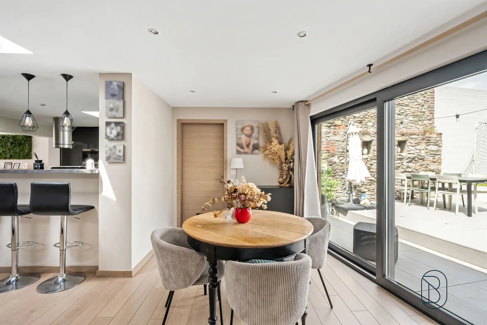 Gerenoveerde woning met tuin en zonnepanelen foto 5