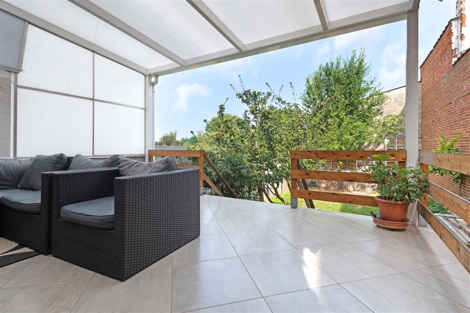Modern afgewerkte en gerenoveerde gezinswonig met tuin op 2are93 foto 19