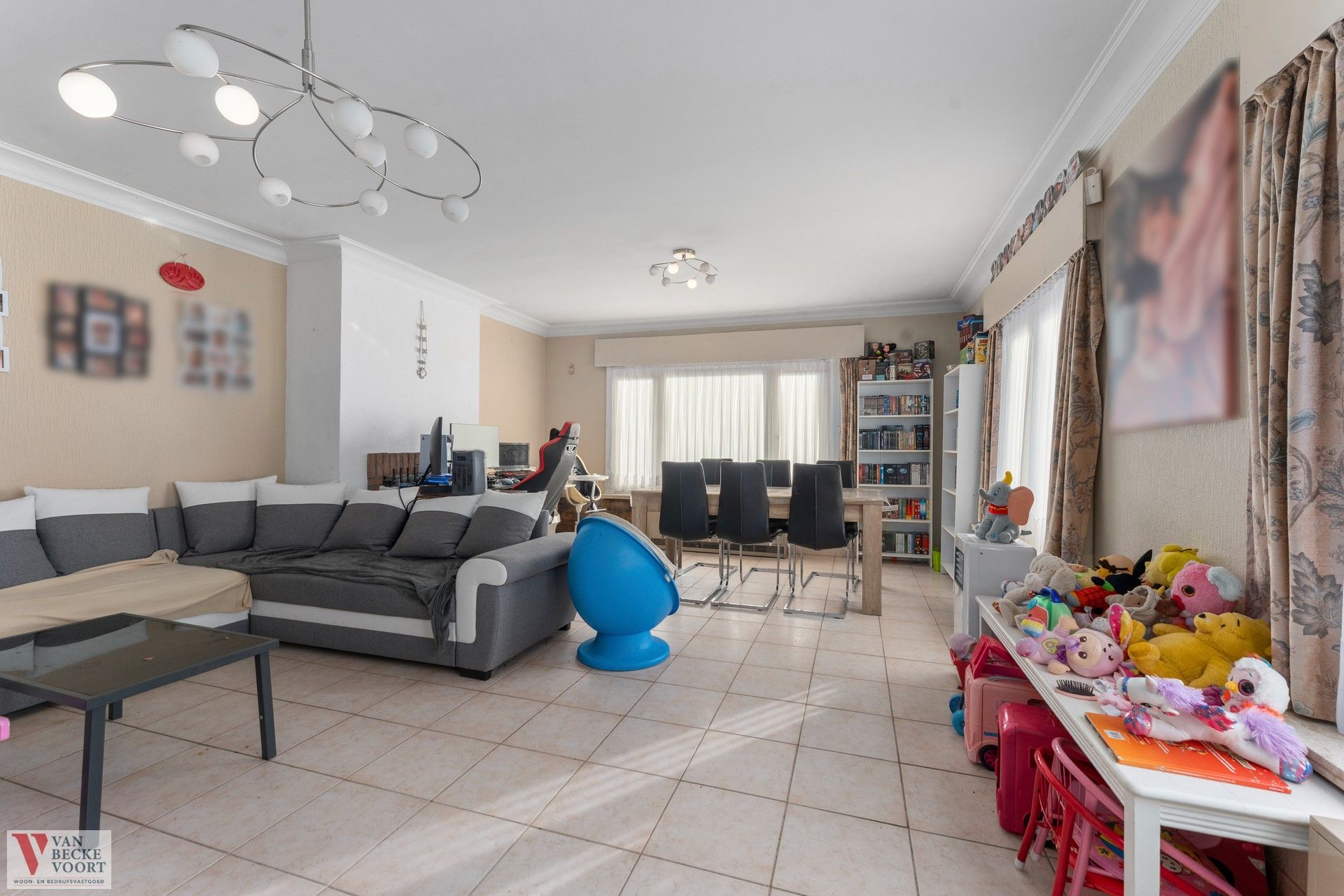 Hoofdfoto van de publicatie: Halfopen woning opgedeeld in 2 units