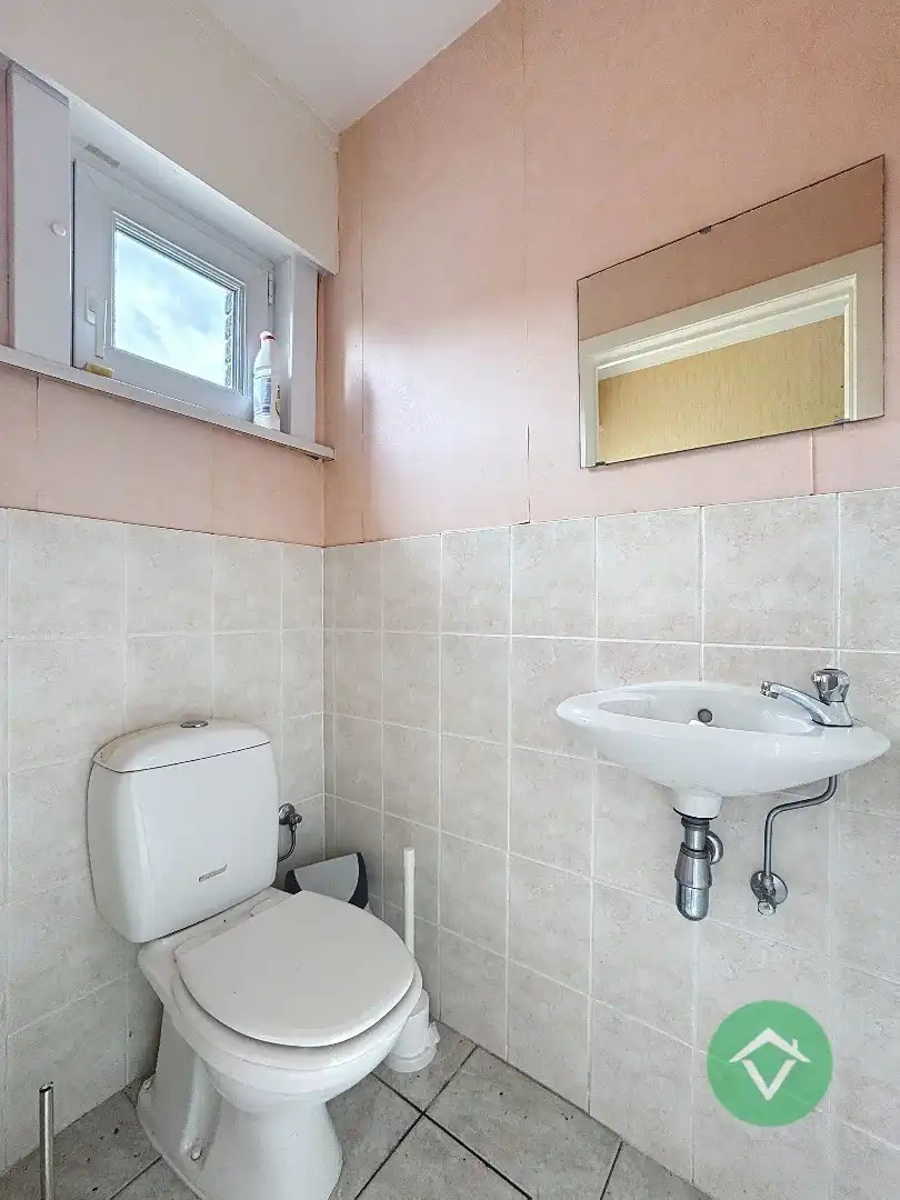 Alleenstaande woning met naastliggend stuk bouwgrond en weide te Eernegem foto 19