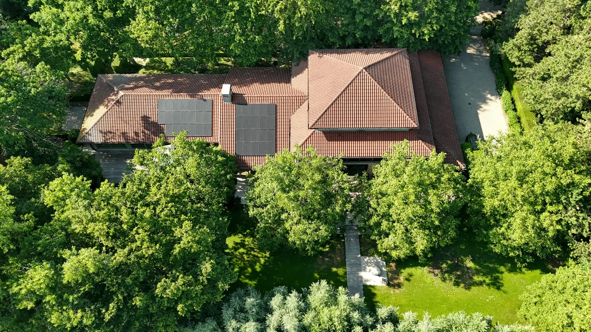 Riante villa met binnenzwembad op een uitzonderlijk domein van 6.426 m² foto 18