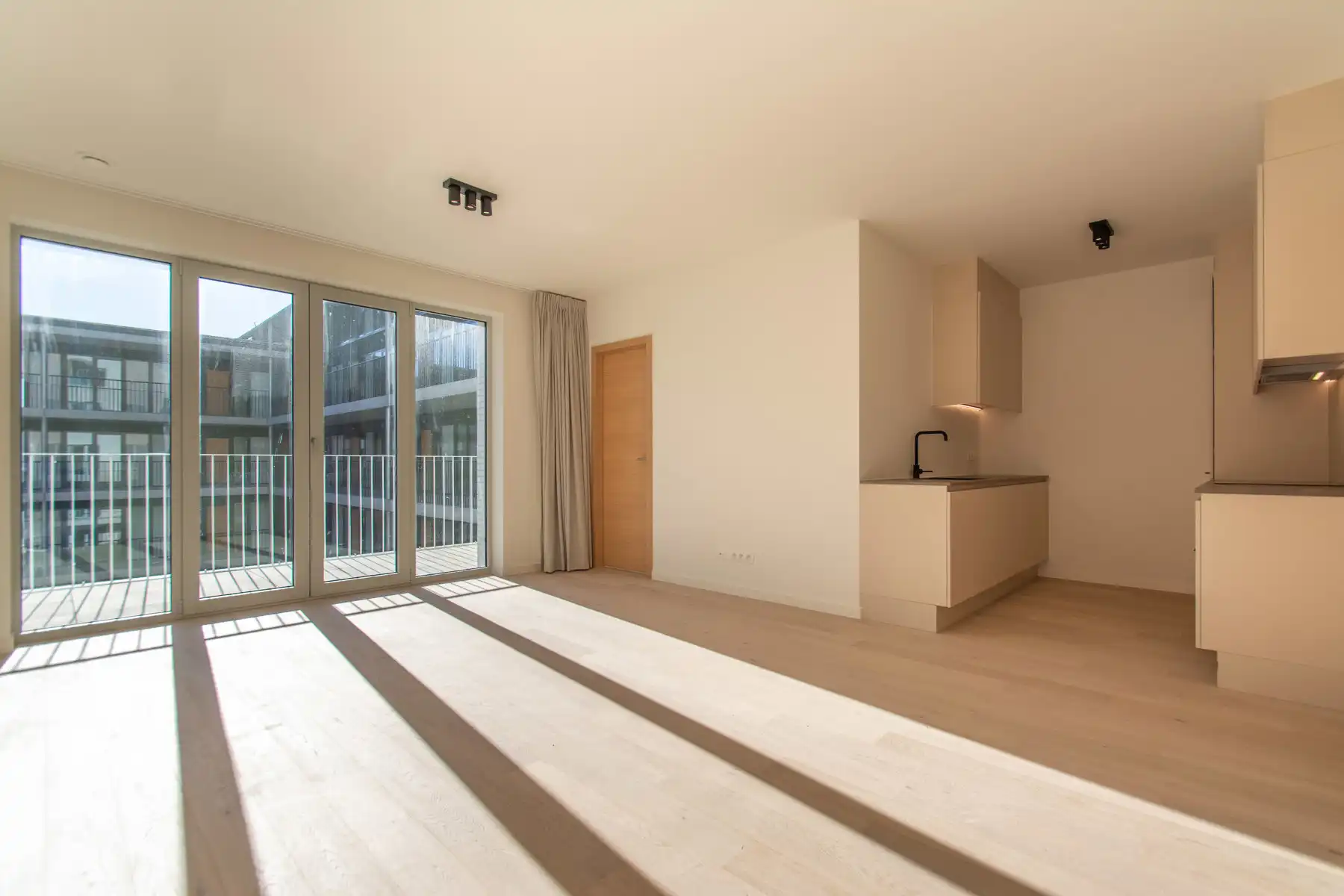 Lichtrijk nieuwbouwappartement met 3 slaapkamers en terras foto 2