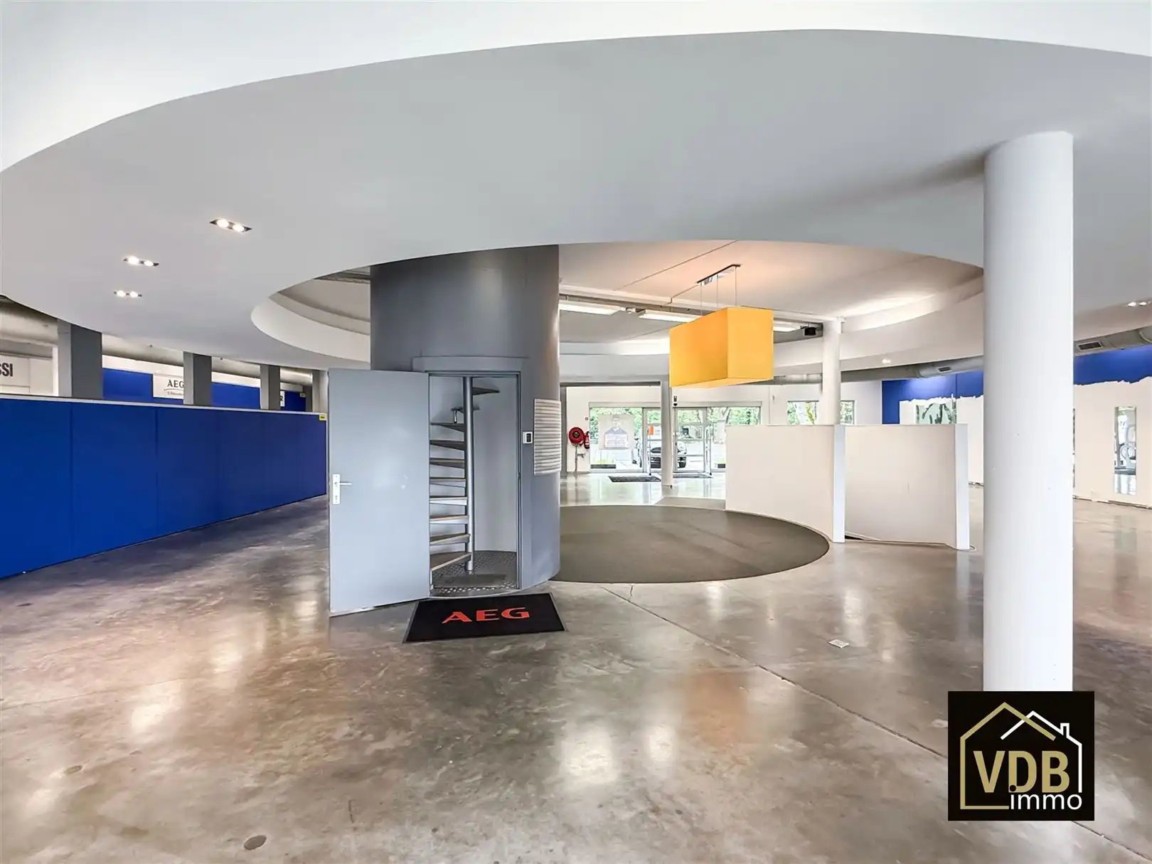 COMMERCIEEL PAND MET PENTHOUSE OP TOP LOCATIE foto 13