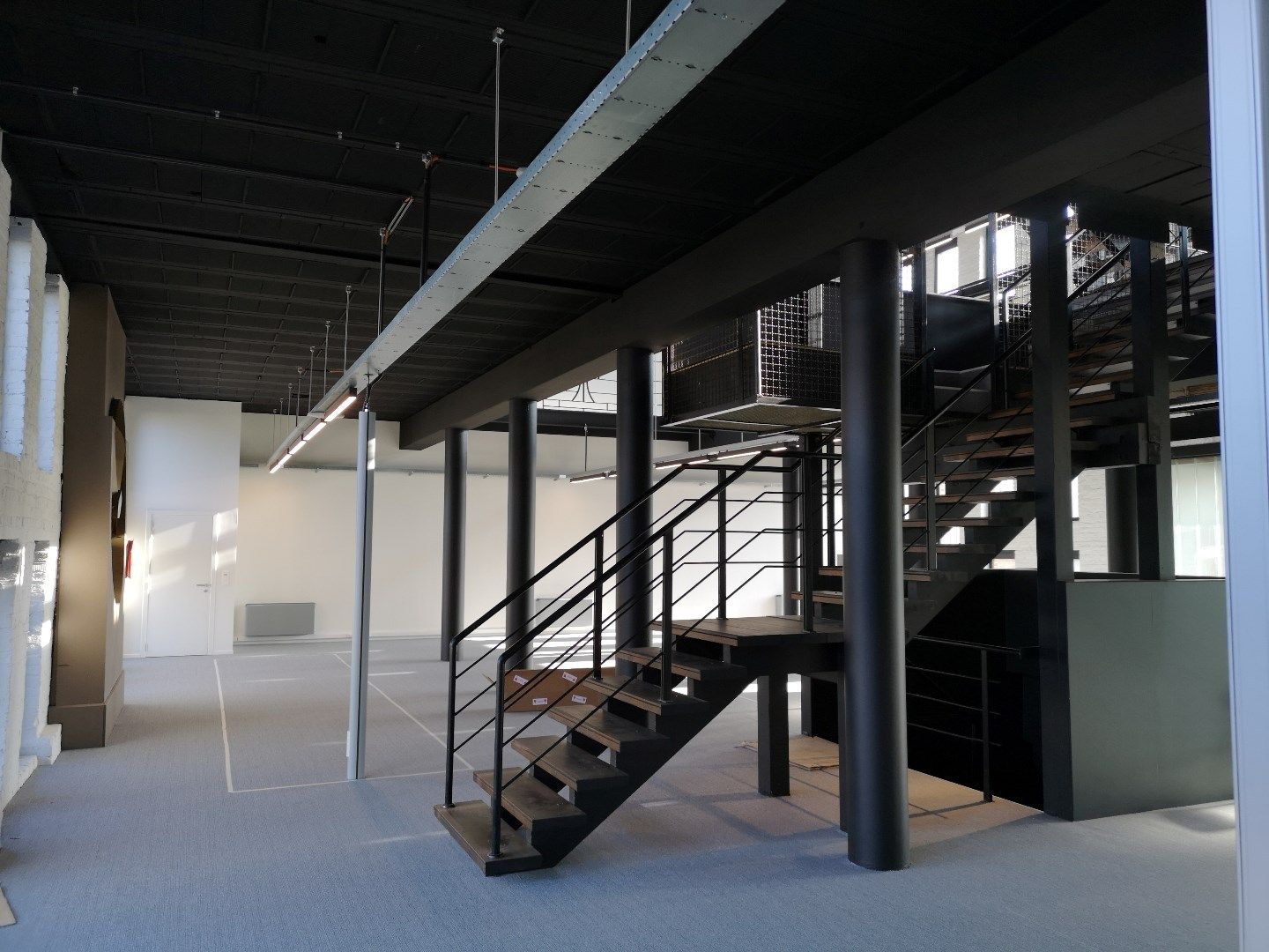 Gelijkvloers loftkantoor van 450m² met parking foto 4
