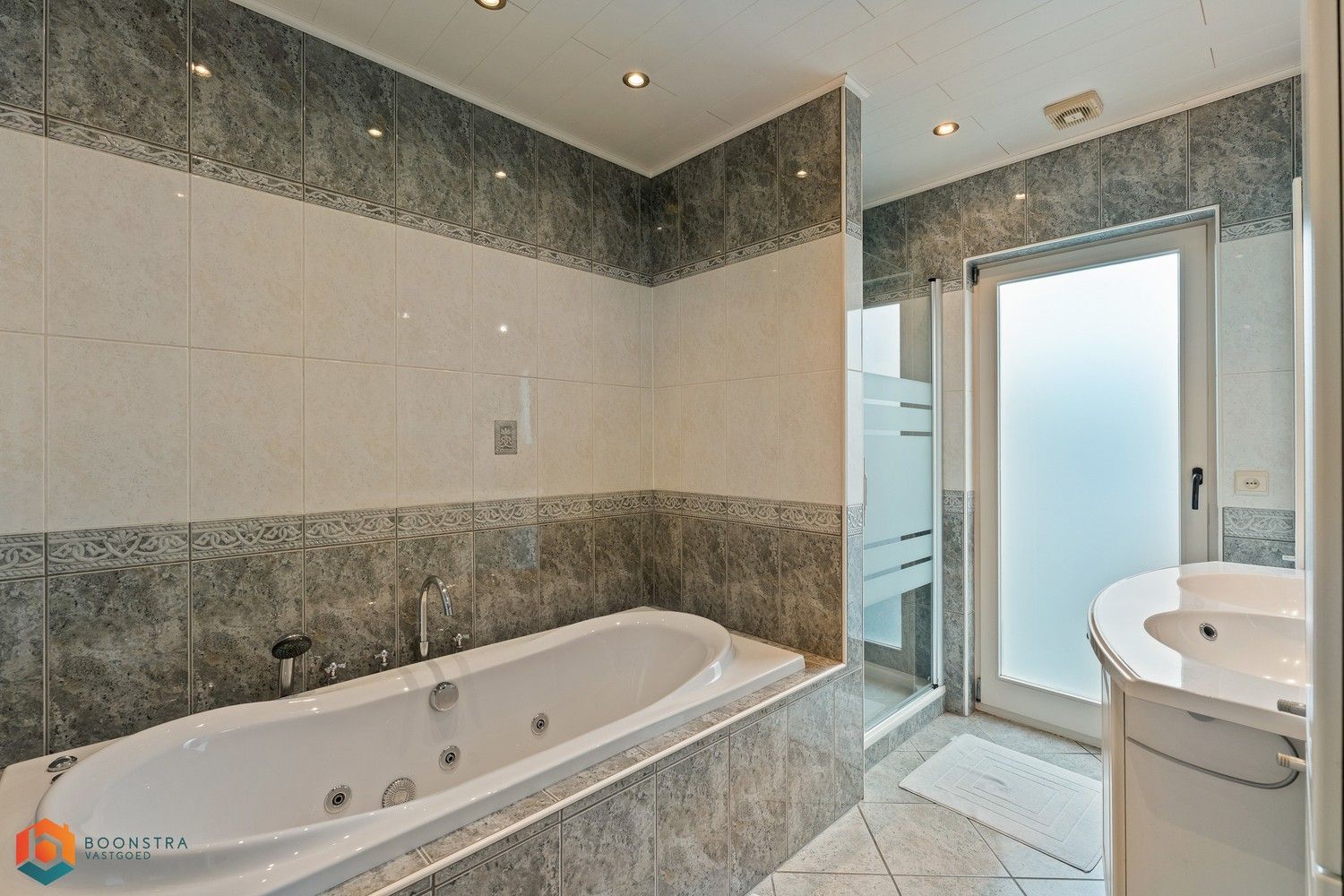 Instapklare woning met 2 slpkrs foto 12