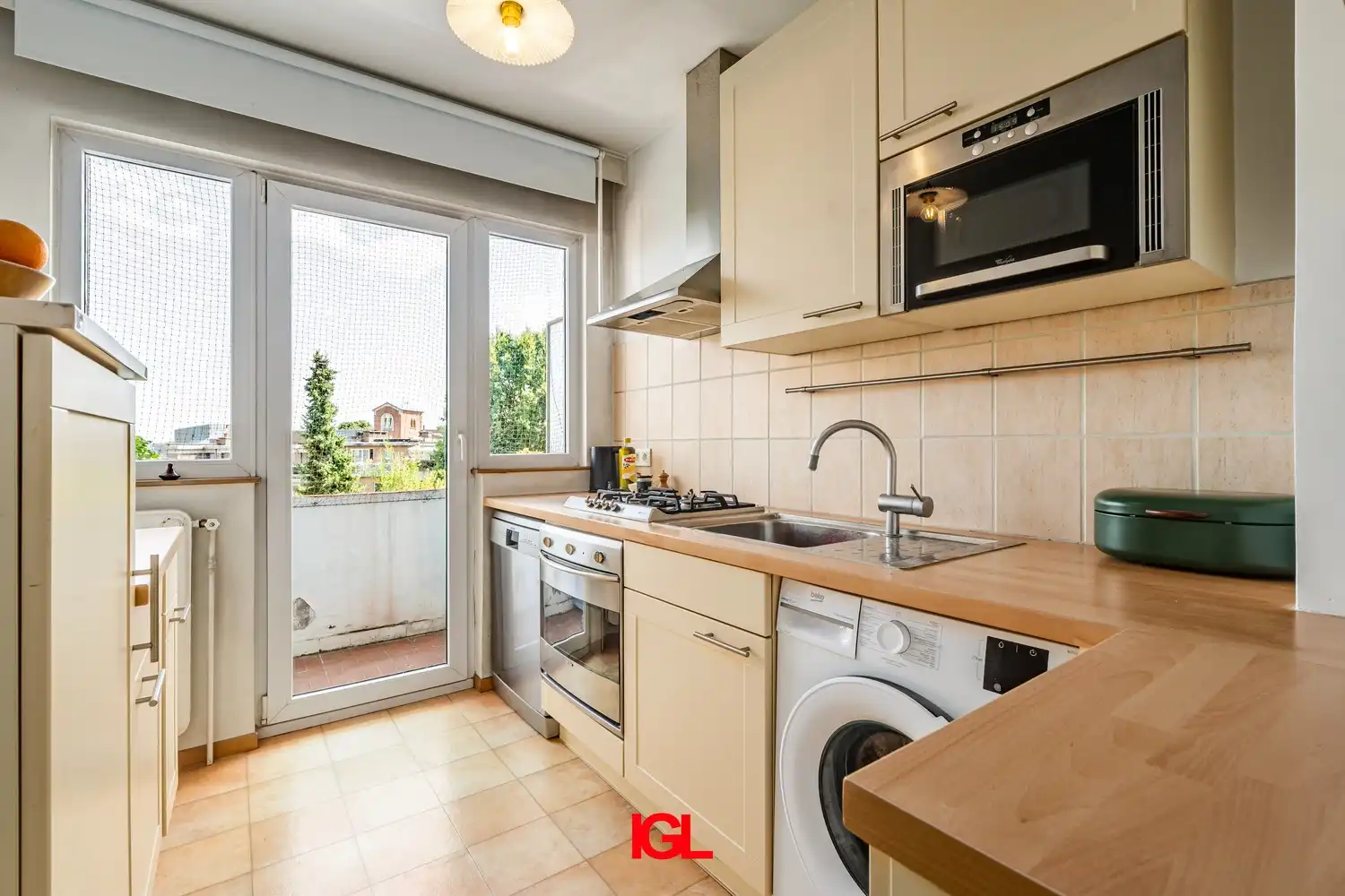 Instapklaar appartement met 1 slaapkamer, terras en kelder in netjes onderhouden mede-eigendom foto 3
