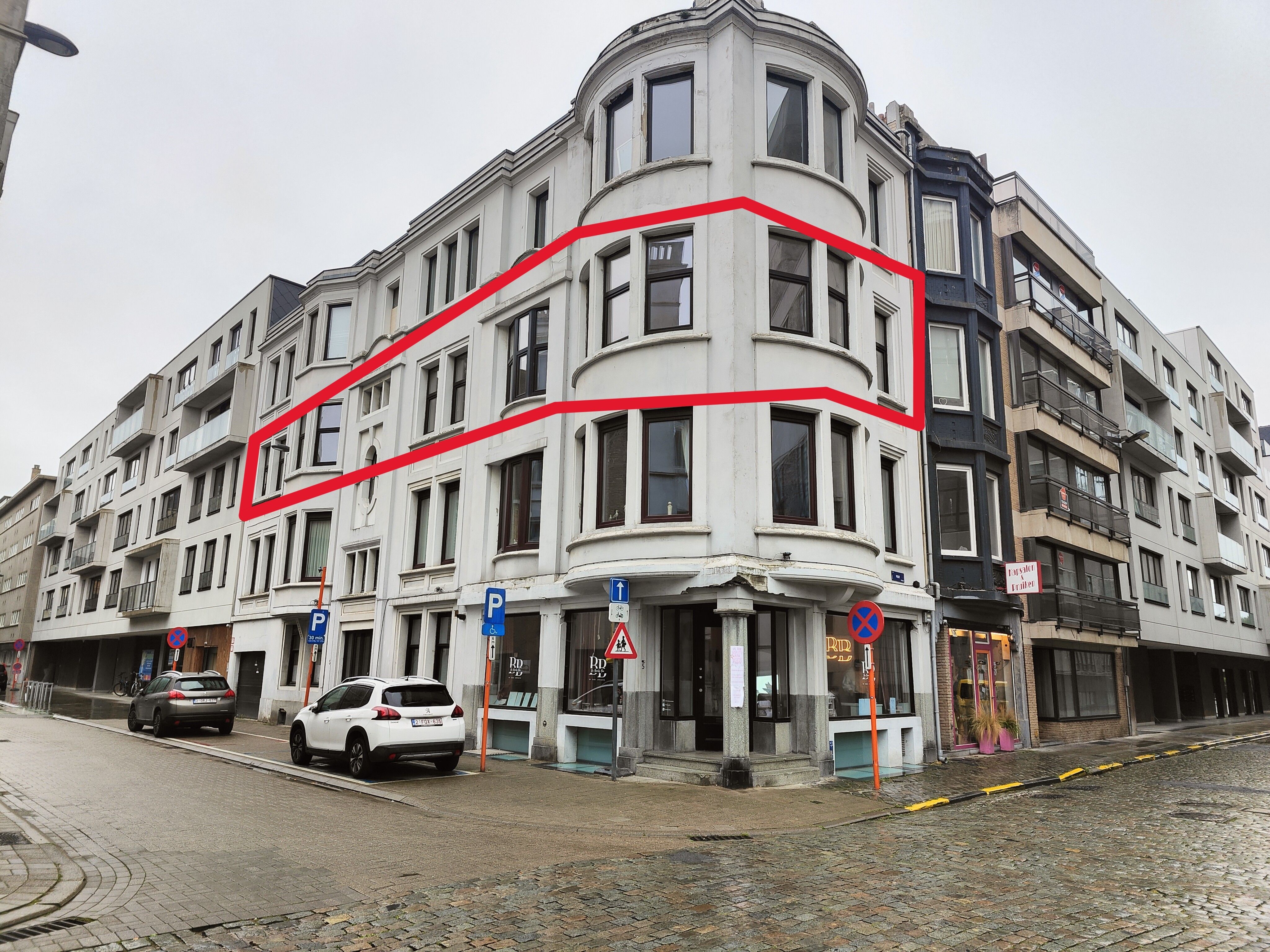 Uiterst charmant HOEKAPPARTEMENT in centrum 3 SLPK + kelder + mog. tot GARAGE! * foto {{pictureIndex}}