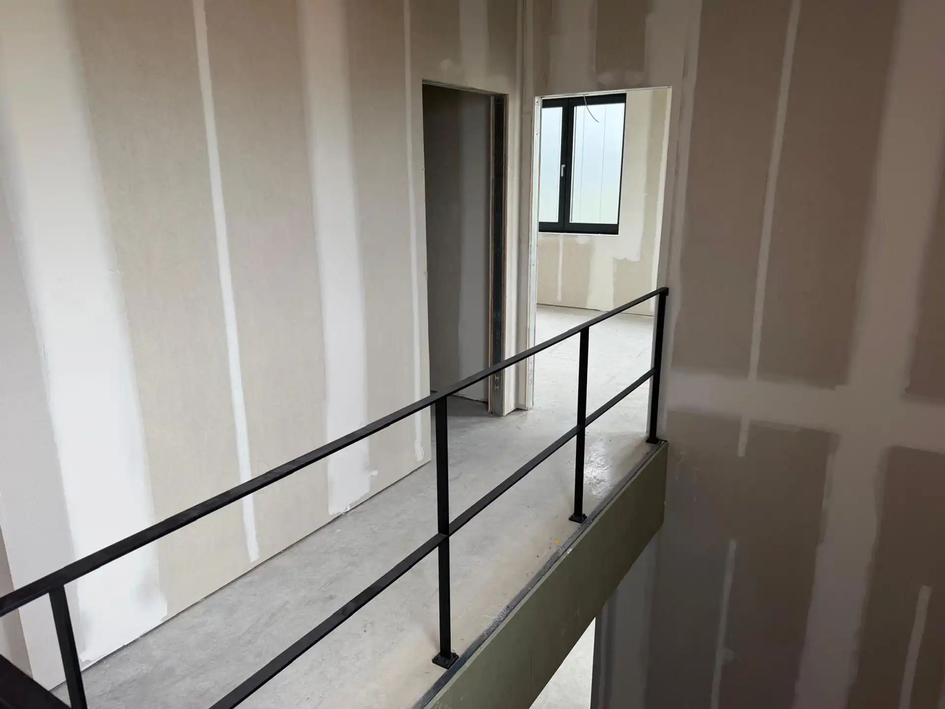 TE HUUR Dilsen-Stokkem – Nieuwbouw Bedrijfshal van 1.590m² foto 5
