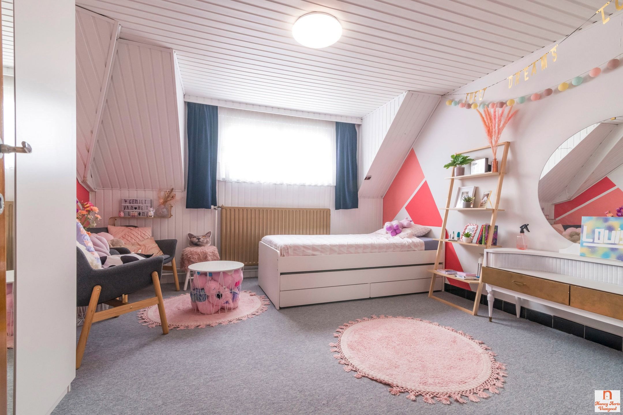 Sfeervolle jaren ’60-woning met grote tuin in rustige straat foto 17
