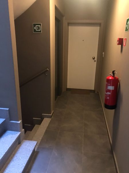 Rustig en zon georiënteerd, instapklaar 2 slk appartement met terras, private garage en dichtbij het Station van Denderleeuw en winkels foto 5