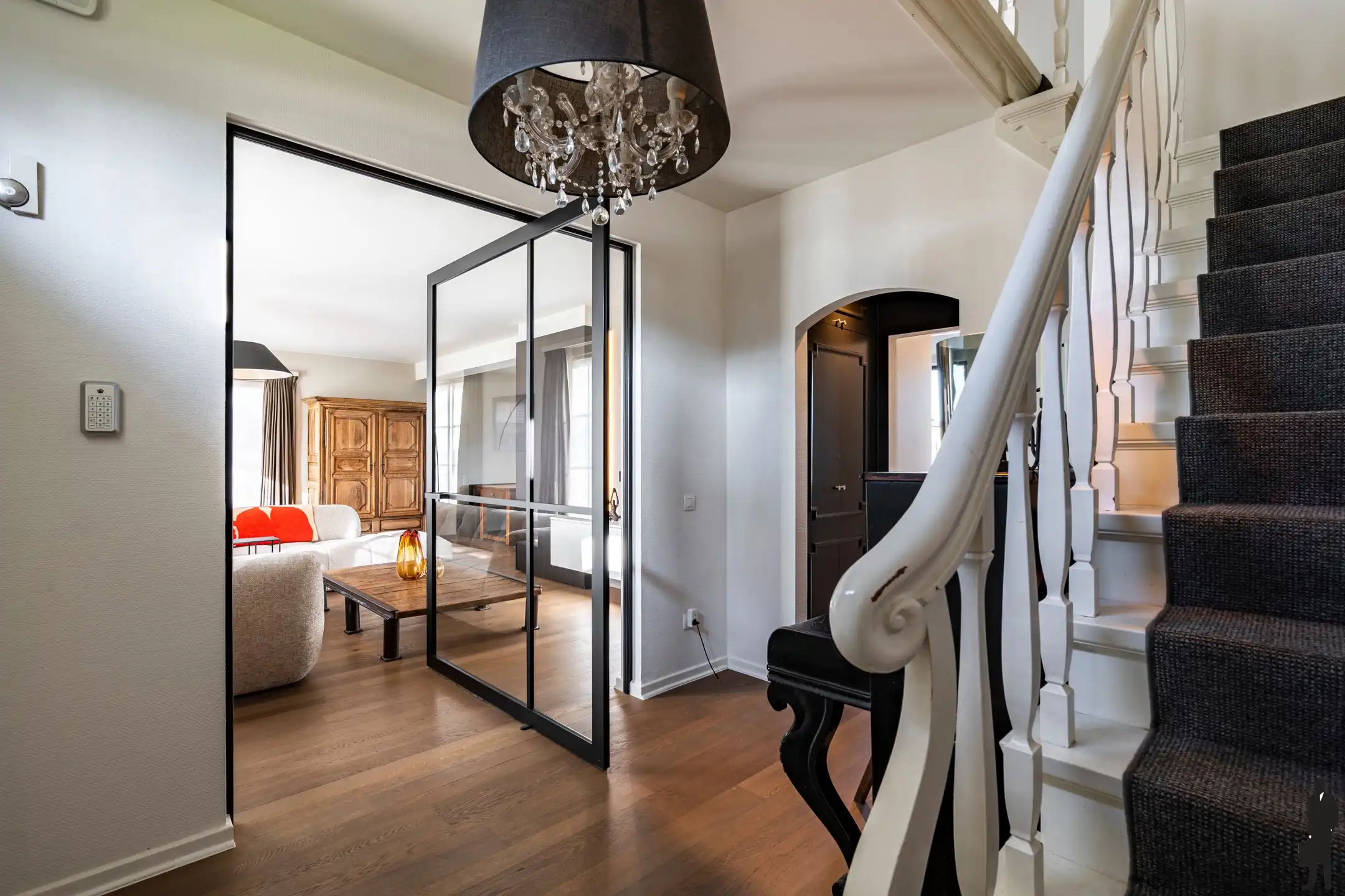 Charmante gerenoveerde villa op perceel van 1.389 m² foto 2