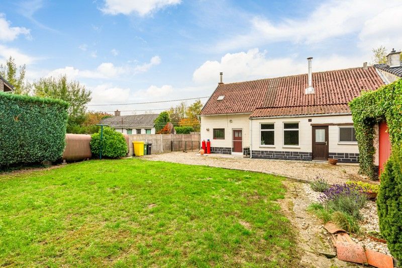 Charmante, te renoveren woning met tuin op 5are foto 4