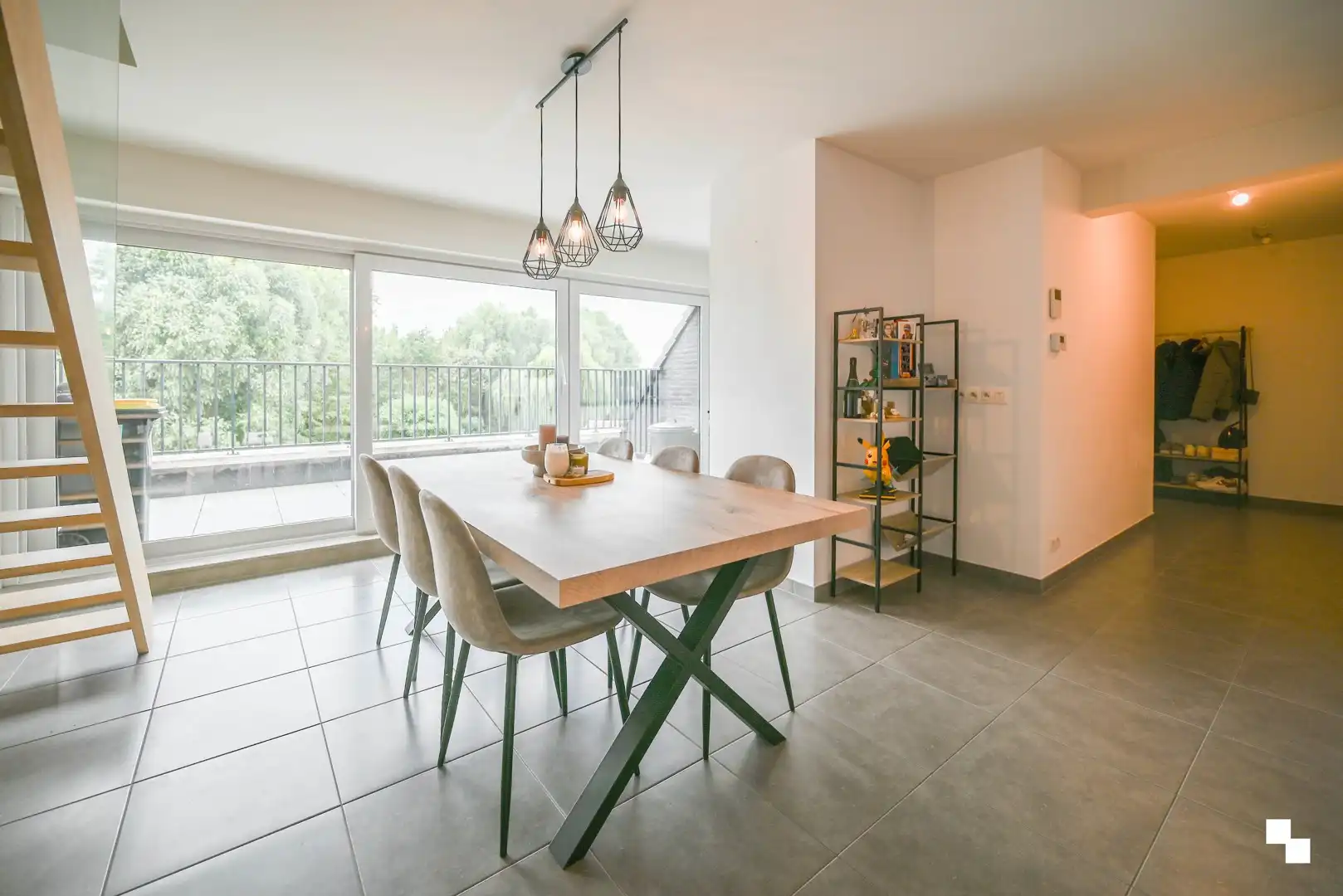 Zeer ruim appartement in het centrum van Oostrozebeke foto 4
