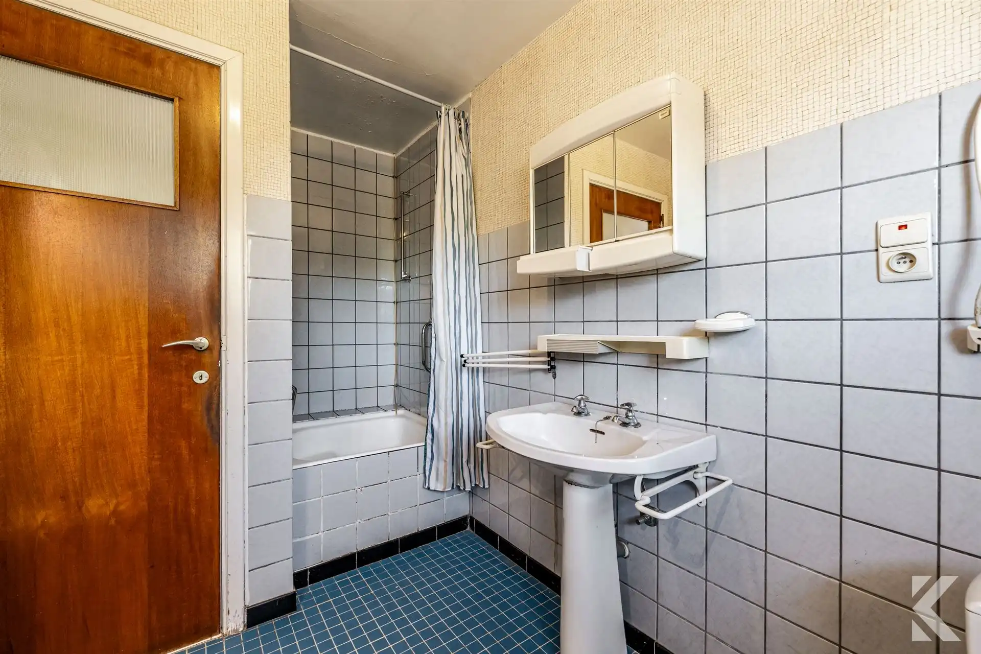 Ruime gezinswoning op 553 m² met garage en open zicht foto 16