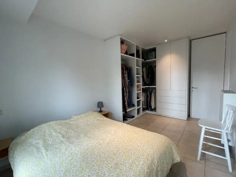Instapklaar modern appartement met 2 slaapkamers en garage foto 12