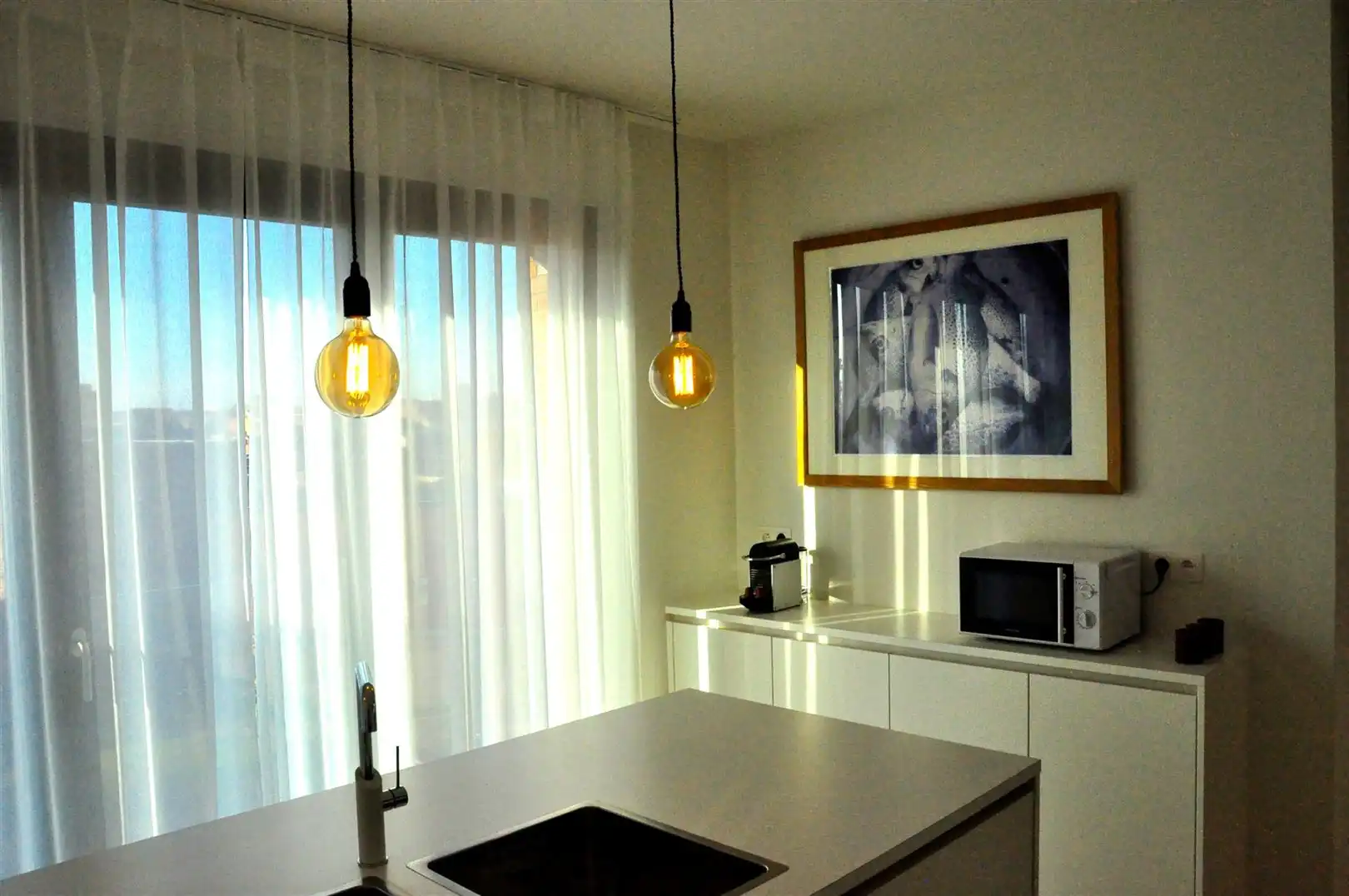 Gemeubeld 2-slaapkamerappartement met terras en parking! foto 8