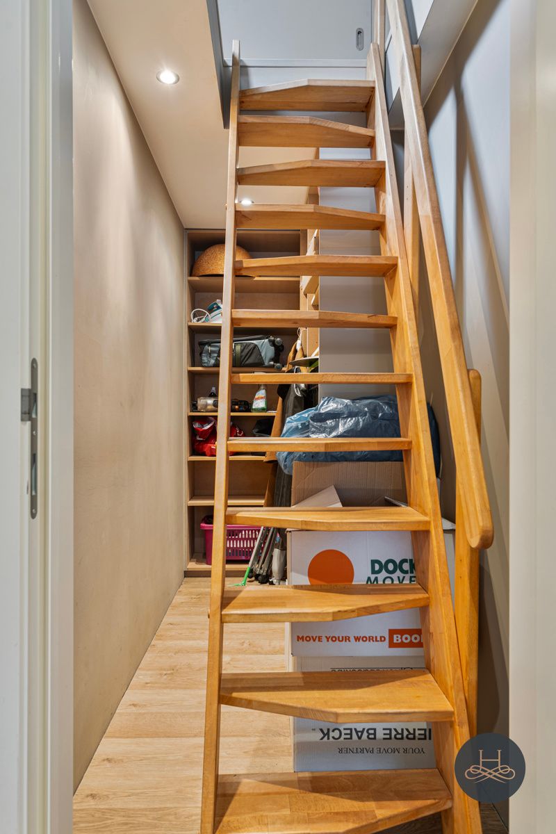 Gerenoveerde woning met grote garage/opslagplaats van +- 90 m2 foto 32