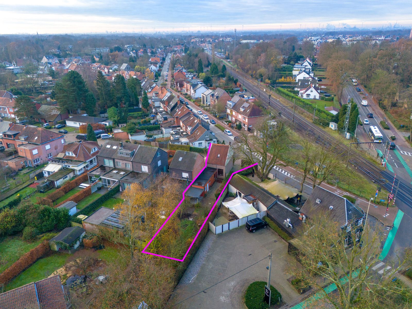 Te renoveren woning met 2 slaapkamers, ruime oprit en tuin! foto 17