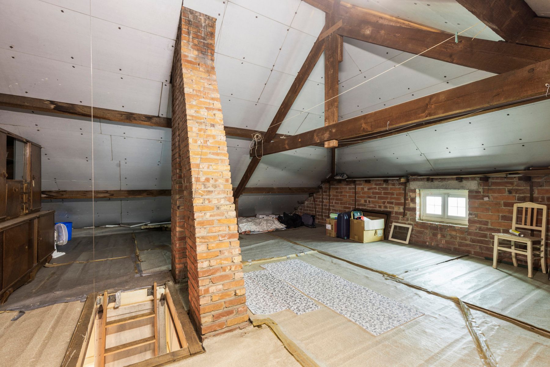 Solide en ruime te renoveren gezinswoning op toplocatie foto 18