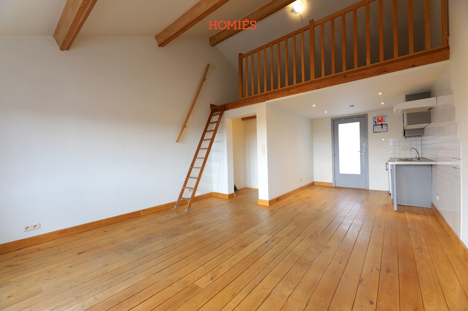 Centraal gelegen duplex-studio foto {{pictureIndex}}